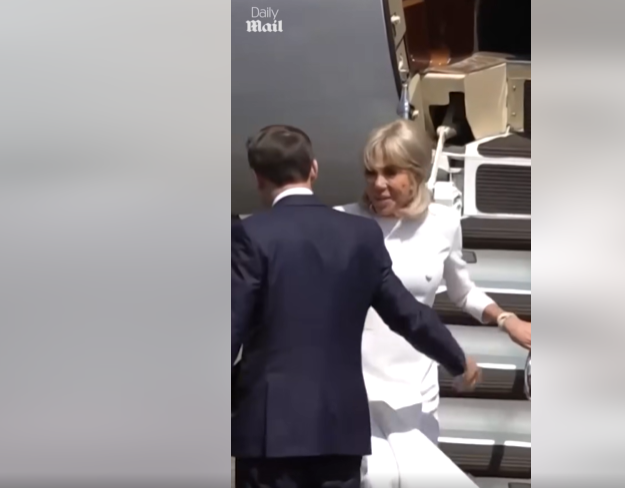 The 'embarrassing' moment between Brigitte and Emmanuel Macron as she descended the aircraft stairs in Britain, from a video post dated July 8, 2025 | Source: Facebook/Daily Mail