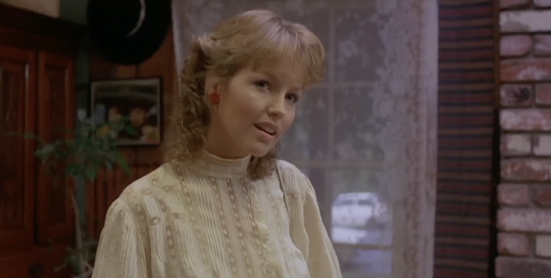 Although her big break on the screen was a romantic story, she eventually would become a star in the world of horror, which she enjoyed as a kid who would cover up with blankets. | Source: YouTube/Movieclips