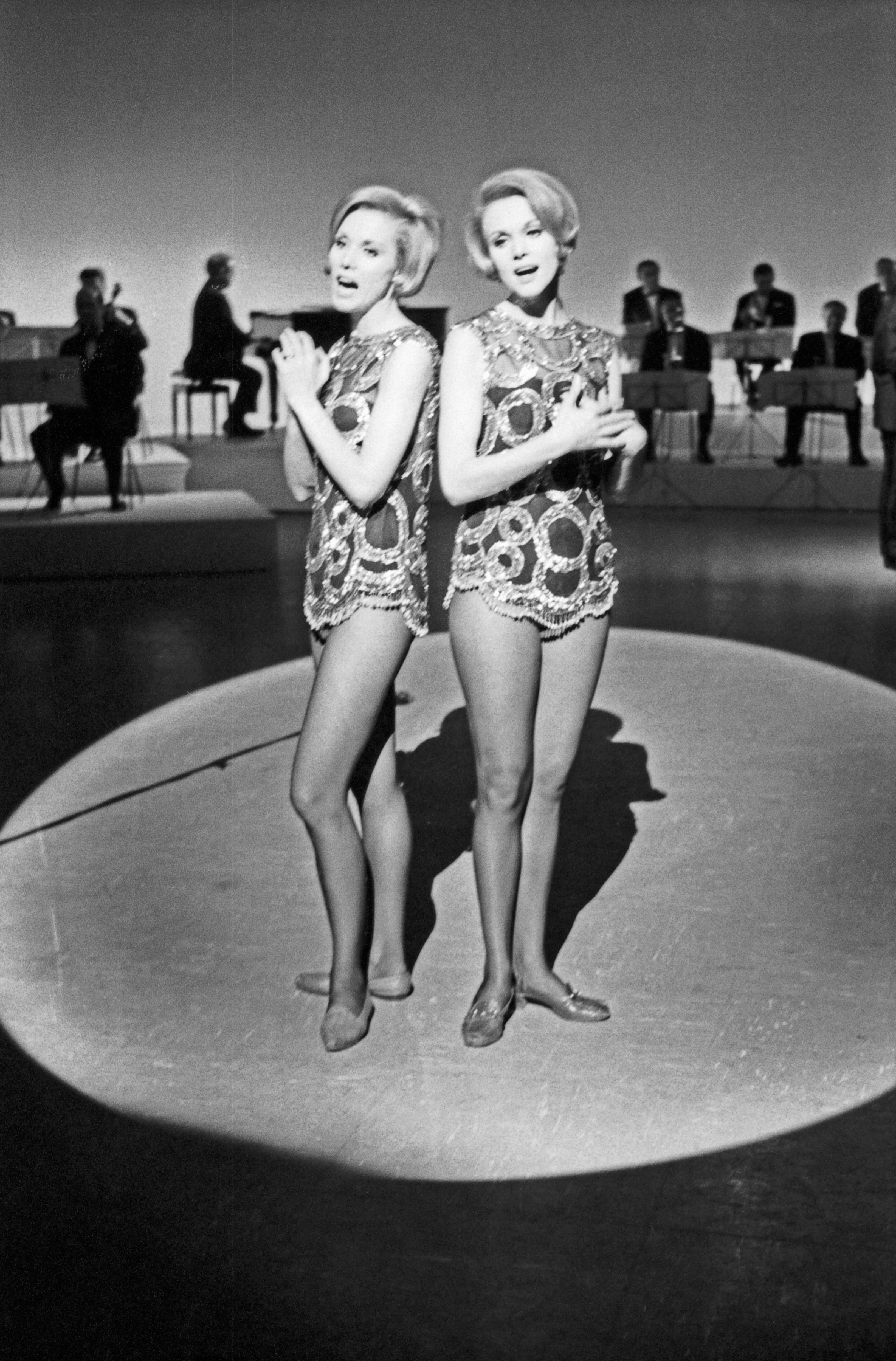 The Kessler Twins performing circa the 1960s. | Source: Getty Images
