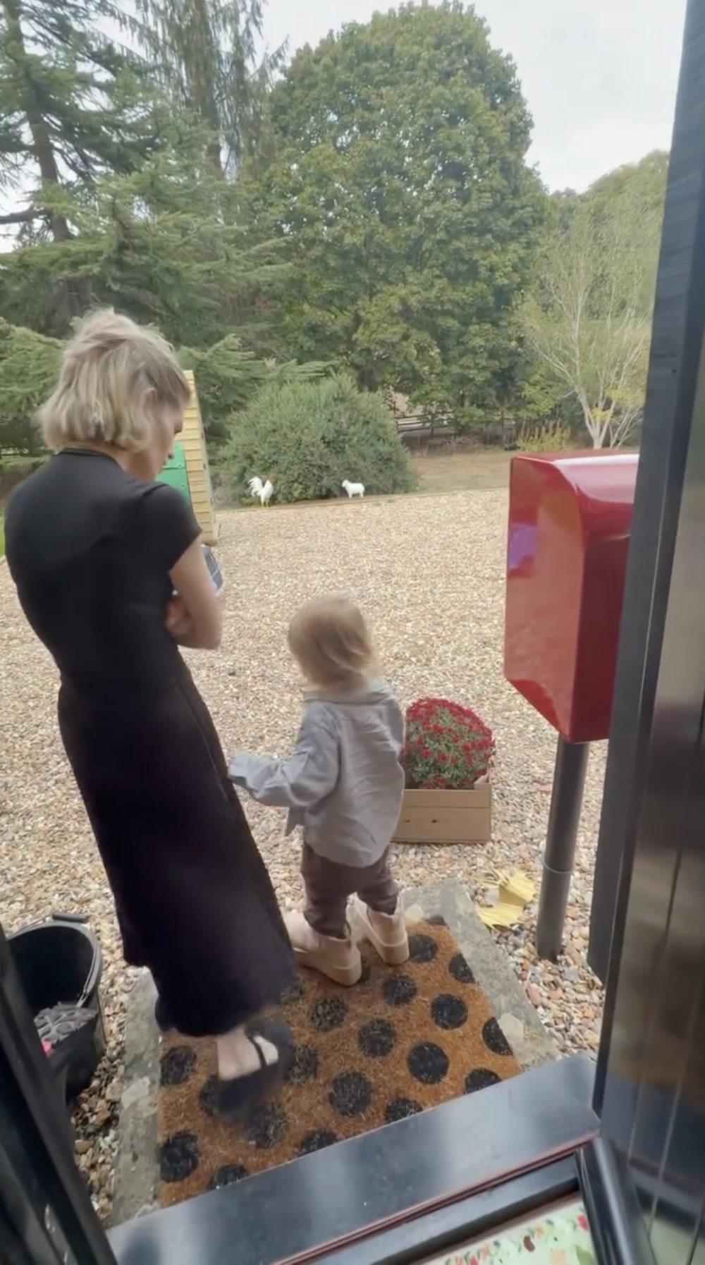 Kelly Osbourne watches over Sidney as he explores the outdoors, surrounded by greenery and animals — a glimpse of the quieter countryside lifestyle she has embraced with her son. | Source: Instagram/@kellyosbourne