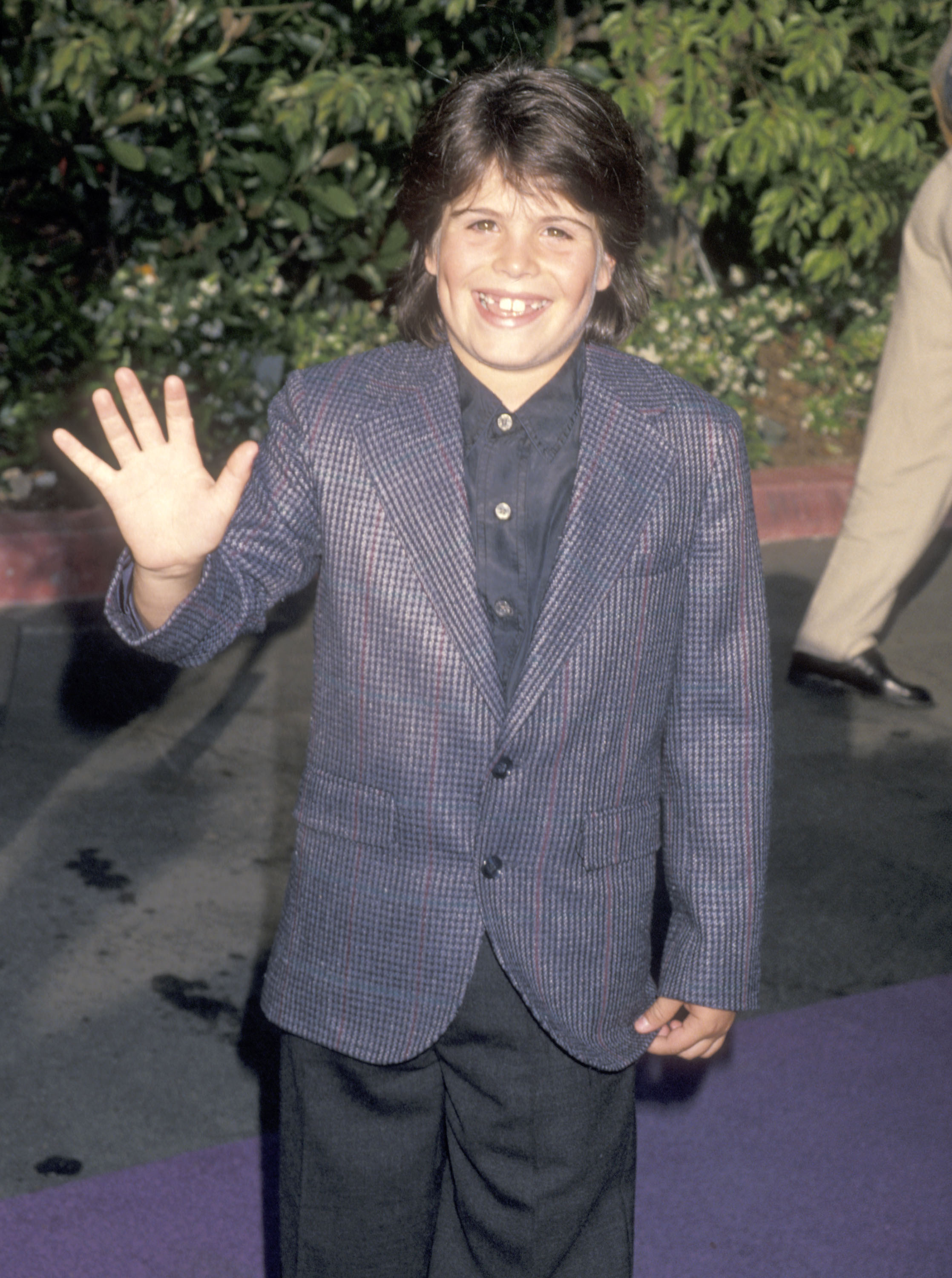 Ross Malinger smiles and waves on the red carpet at the MTV Movie Awards, where his performance in Sleepless in Seattle earned him a nomination for Best Breakthrough Performance. | Source: Getty Images.