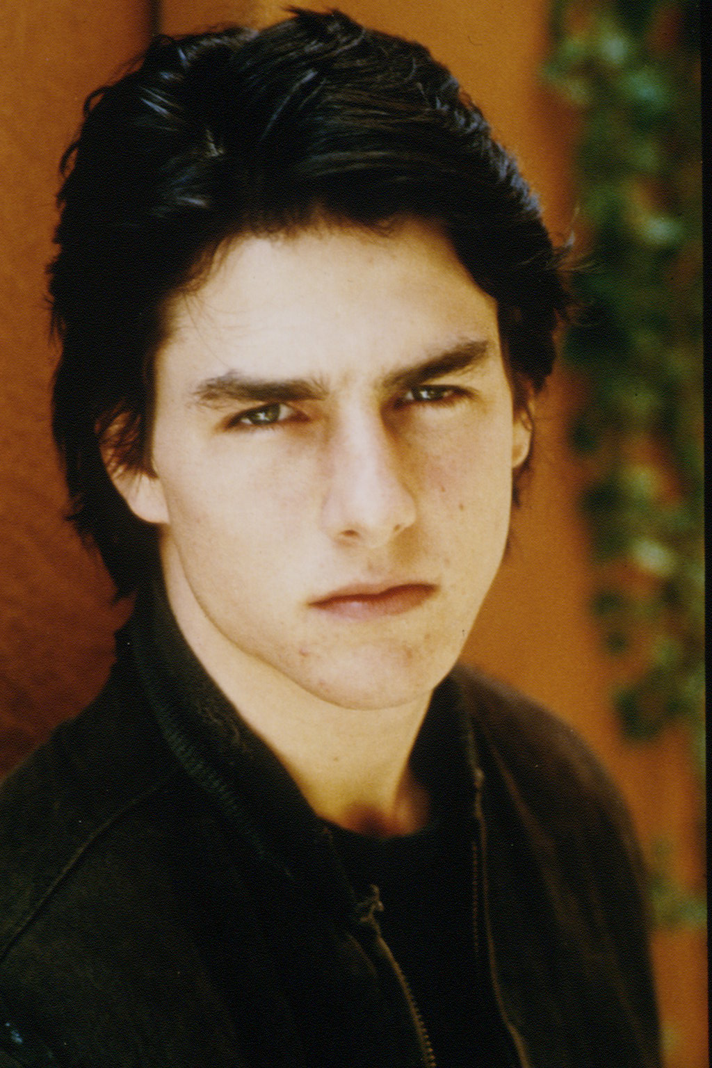 Tom's strong brow, expressive eyes, and youthful appearance helped shape the image audiences came to associate with him during the 1990s. | Source: Getty Images