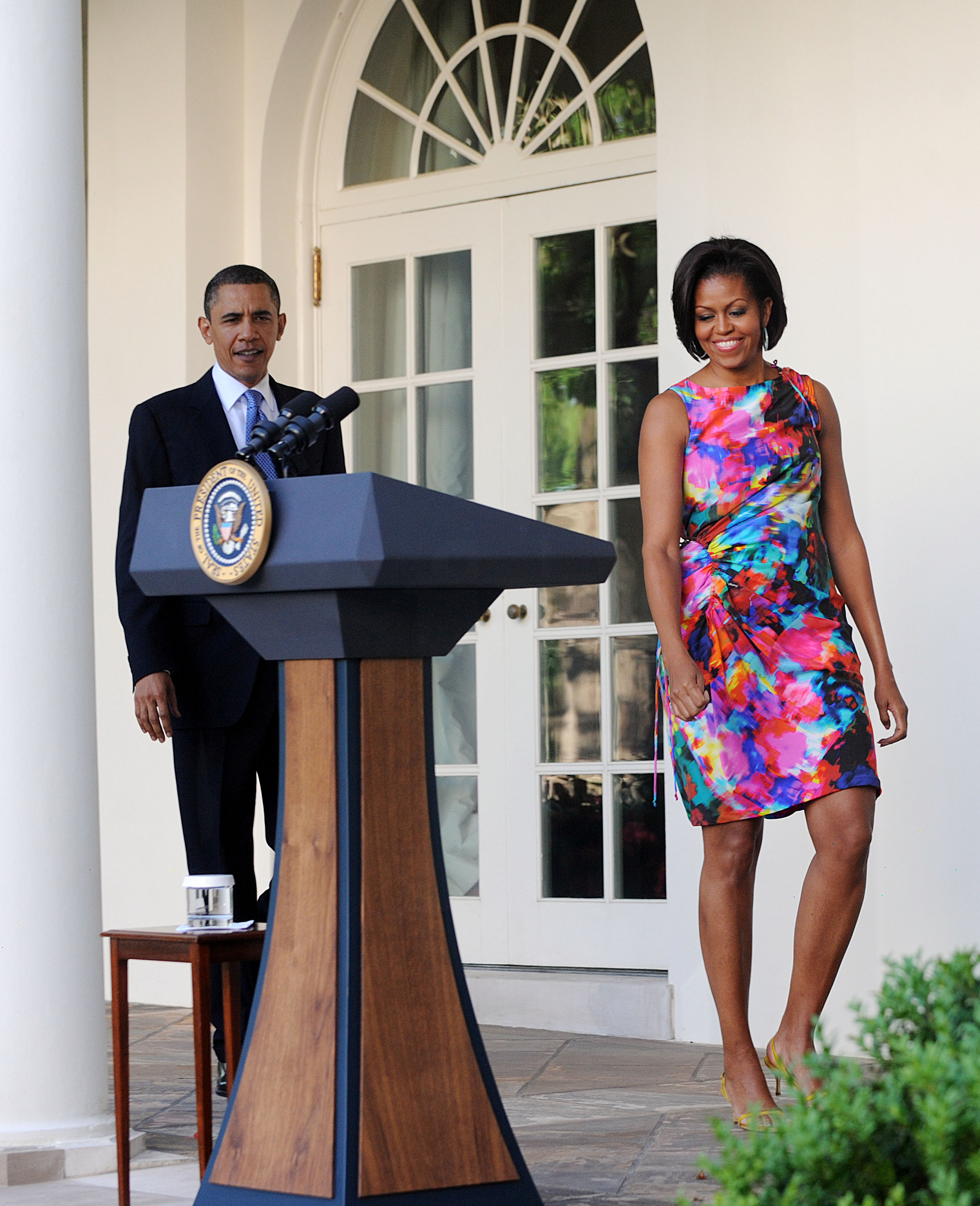 Standing beside Barack at the White House, Michelle often used official appearances to show that dressing for a political role did not have to mean disappearing into a predictable uniform. The contrast between the presidential setting and her more expressive choices became part of what made her first lady style so recognizable. | Source: Getty Images
