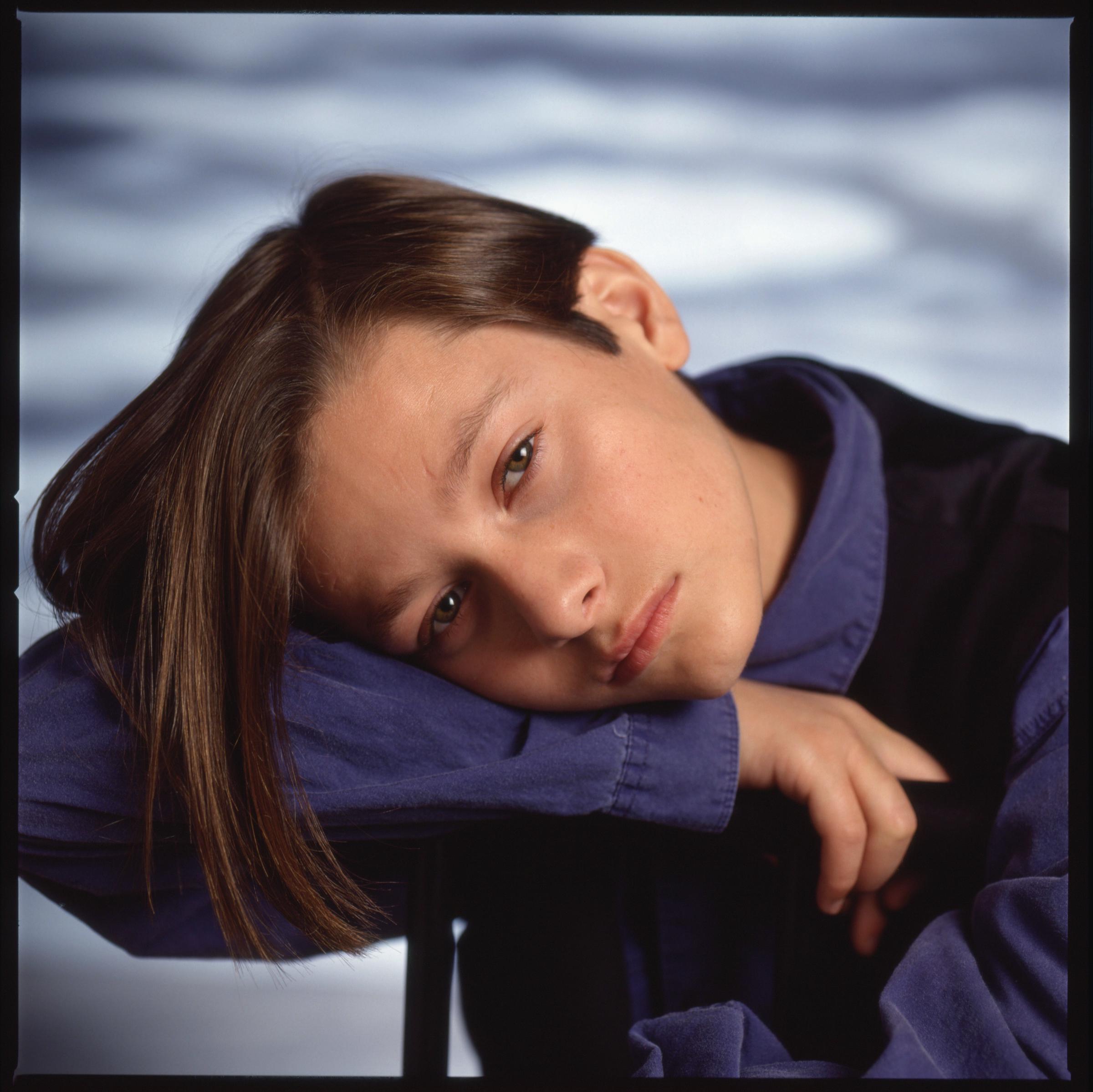 Actor Edward Furlong rests his head on his arm in Los Angeles in 1991 | Source: Getty Images