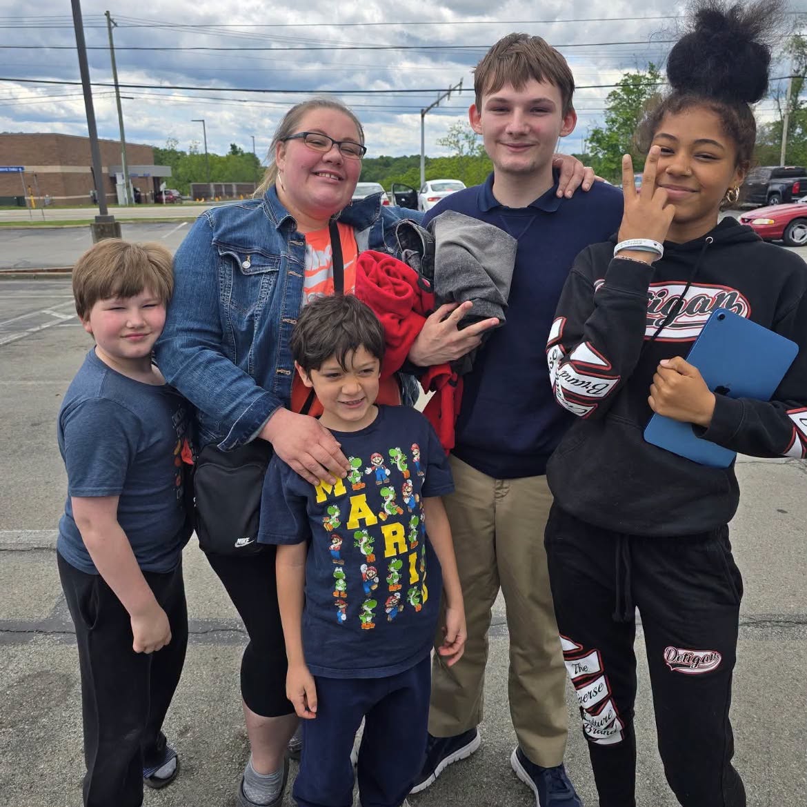 Lora Roberts, 37, smiles alongside four of her five children in a heartwarming family photo before her life was tragically cut short in the October 9 mass shooting in Erie, Pennsylvania. | Source: Facebook/MattThibodeau