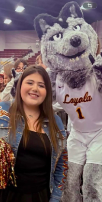 Sheridan Gorman posing with the University's mascot. | Source: GoFundMe/Sheridan Gorman Memorial & Scholarship Fund