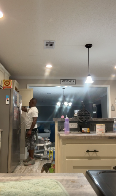 Shamarcus Carr getting something from his pantry on his livestream from June 14, 2025 | Source: Facebook/Thè Frenchman