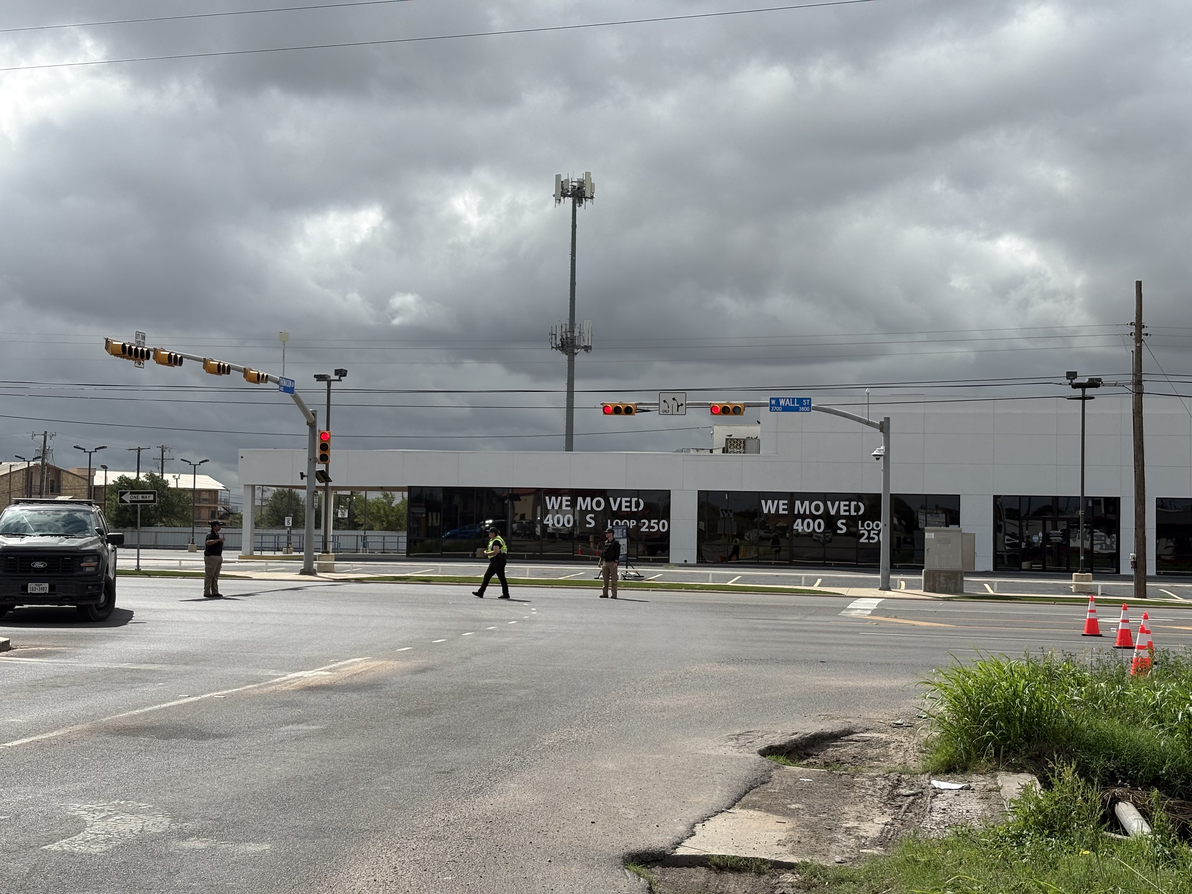 Witnesses at the scene described the difficult situation. In this photo, law enforcement officers attended the scene of an active shooter investigation on West Wall Street on June 12, 2026, in Midland, Texas. | Source: Getty Images