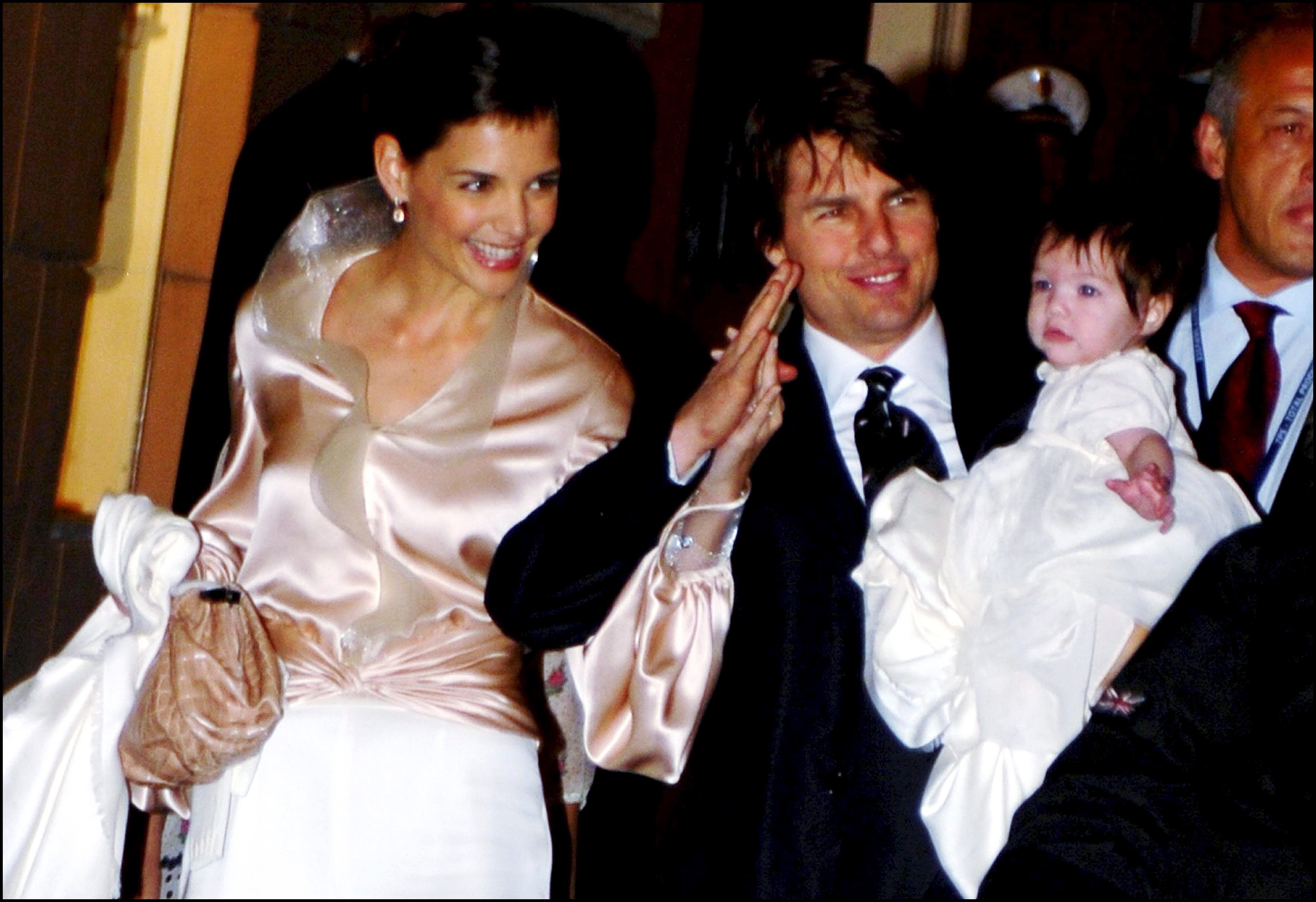 Tom Cruise and Katie Holmes with their daughter Suri Cruise at the restaurant "Nino" in Rome, Italy, on November 16, 2006. | Source: Getty Images
