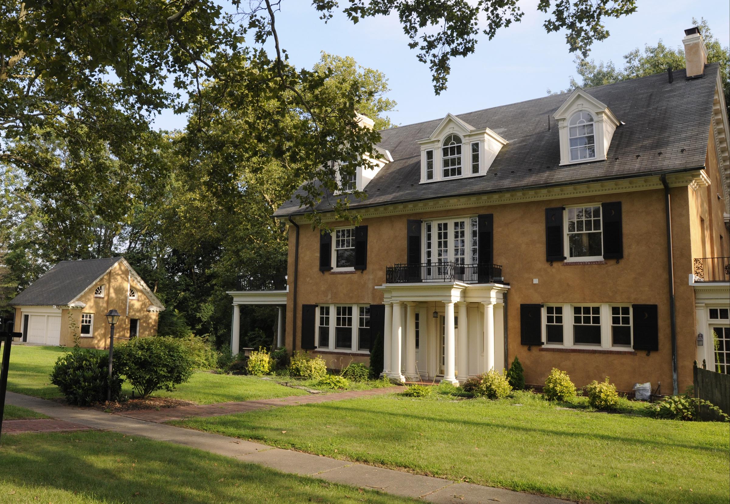 Set on a quiet, tree-lined street in Wyomissing, this house became one of the places most closely associated with Swift's early years. It was here that she began writing songs before taking the first steps toward becoming one of the world's biggest recording artists. | Source: Getty Images