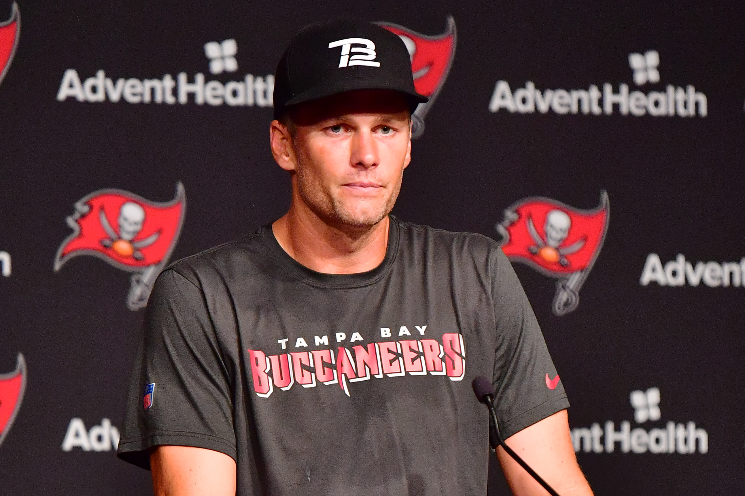 By the summer of 2022, Brady’s personal life was reportedly taking a heavy toll as his marriage entered a particularly difficult period. People inside the Buccaneers organization later recalled that the usually energetic quarterback appeared noticeably diminished and deeply stressed. | Source: Getty Images
