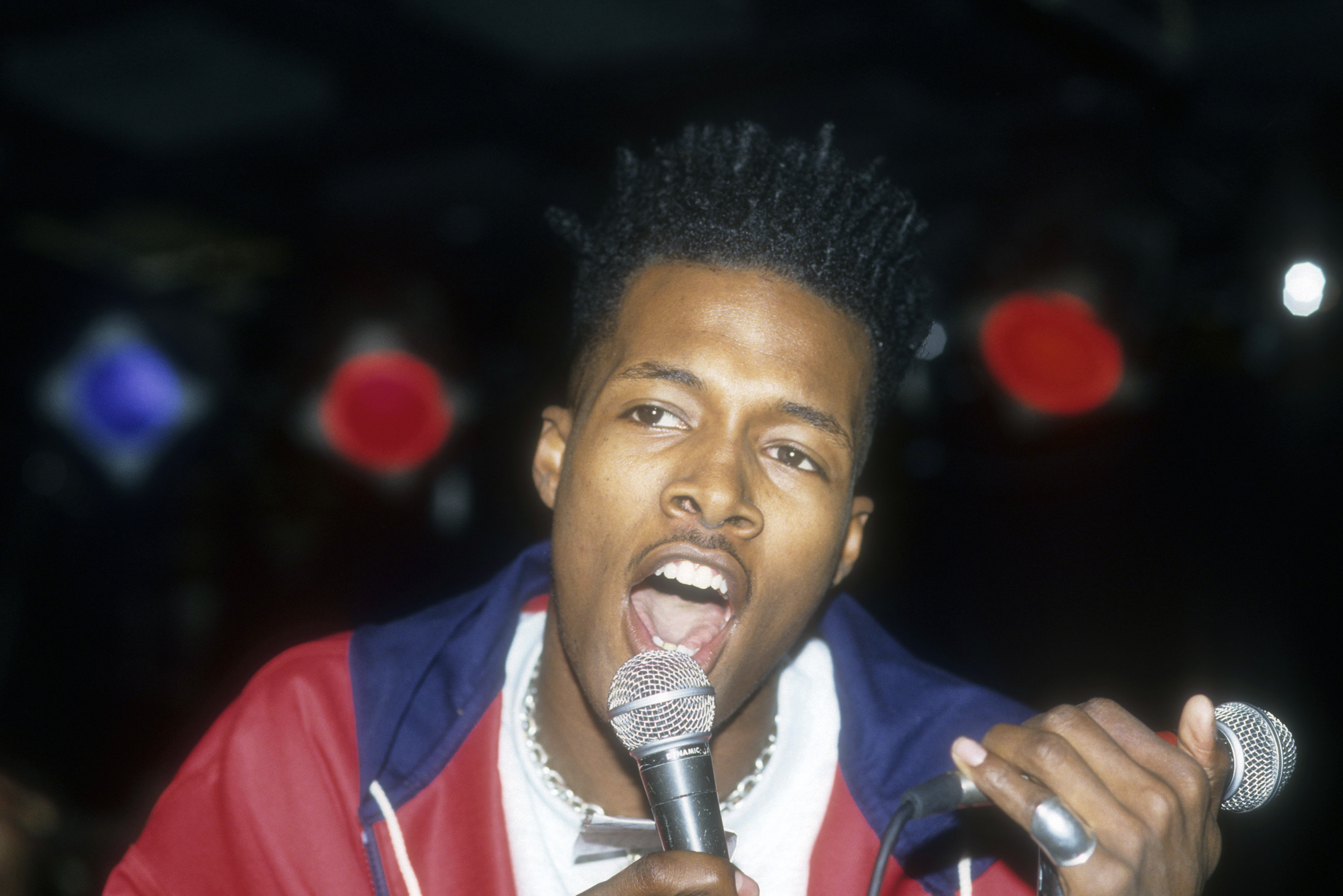 Flex Alexander performing in New York City on April 10, 1995. | Source: Getty Images