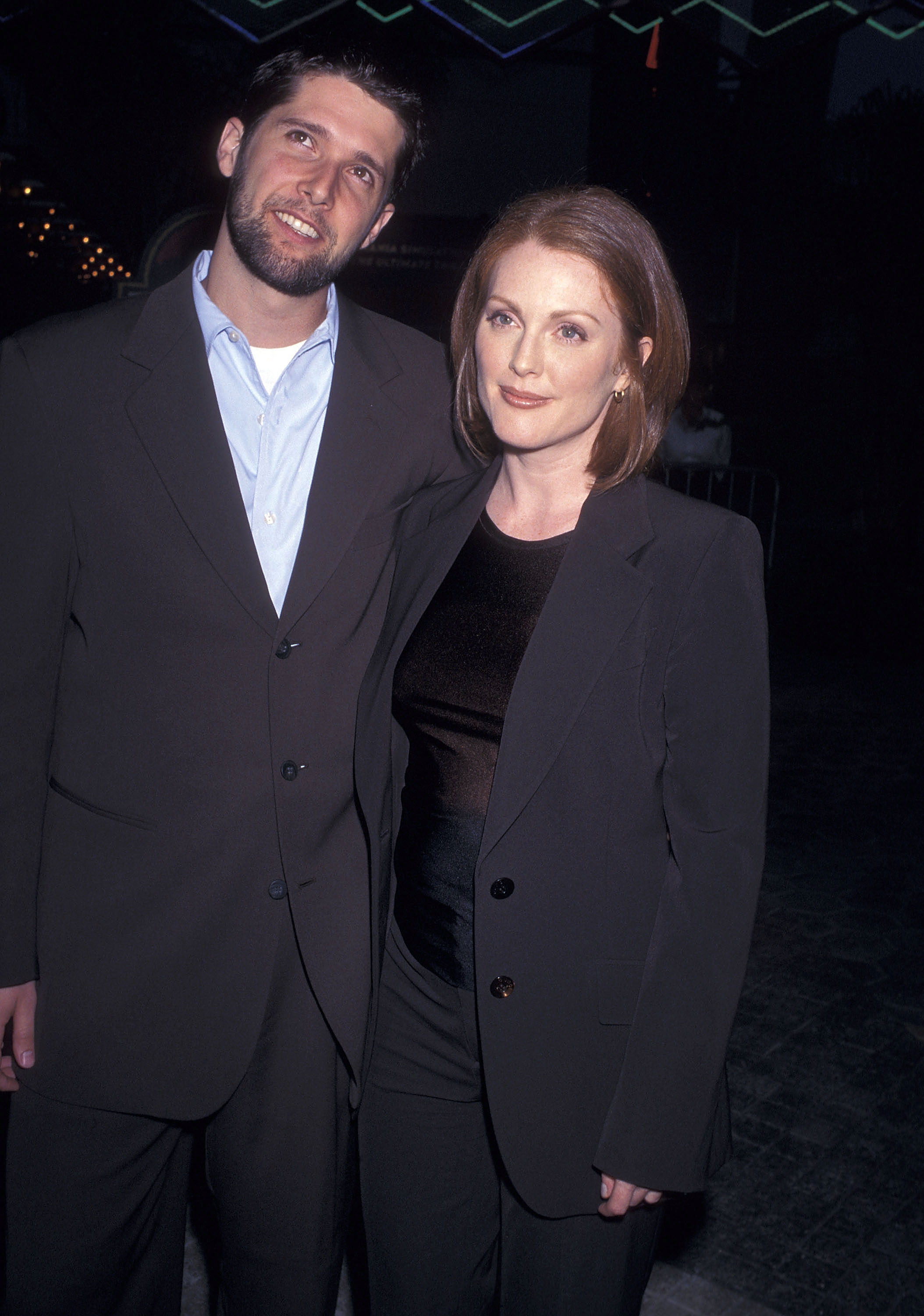 Bart Freundlich and Julianne Moore at "The Lost World: Jurassic Park" premiere on May 19, 1997, in Universal City, California. | Source: Getty Images