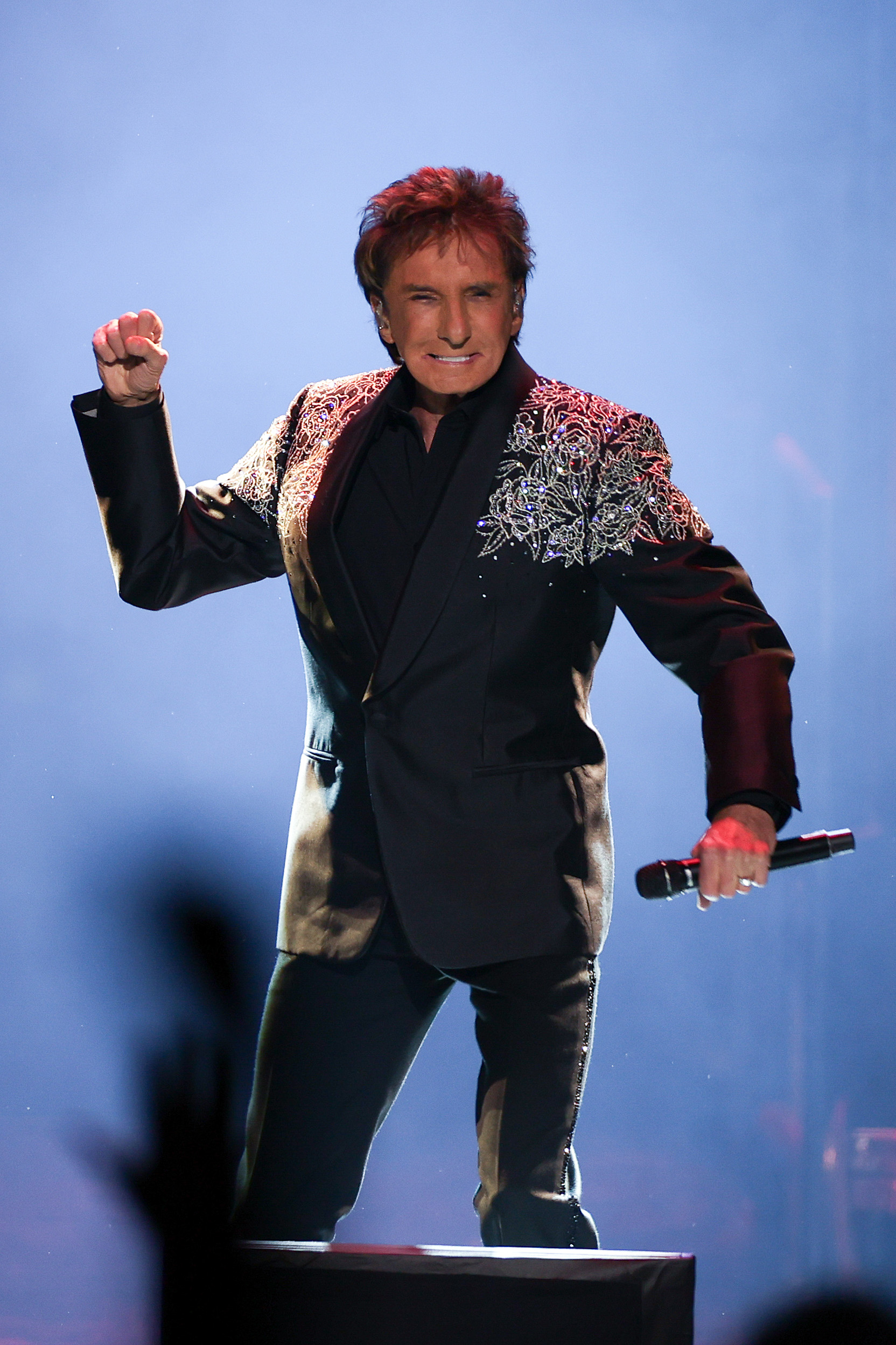 Barry Manilow performs onstage at Climate Pledge Arena in Seattle on July 12, 2025 | Source: Getty Images