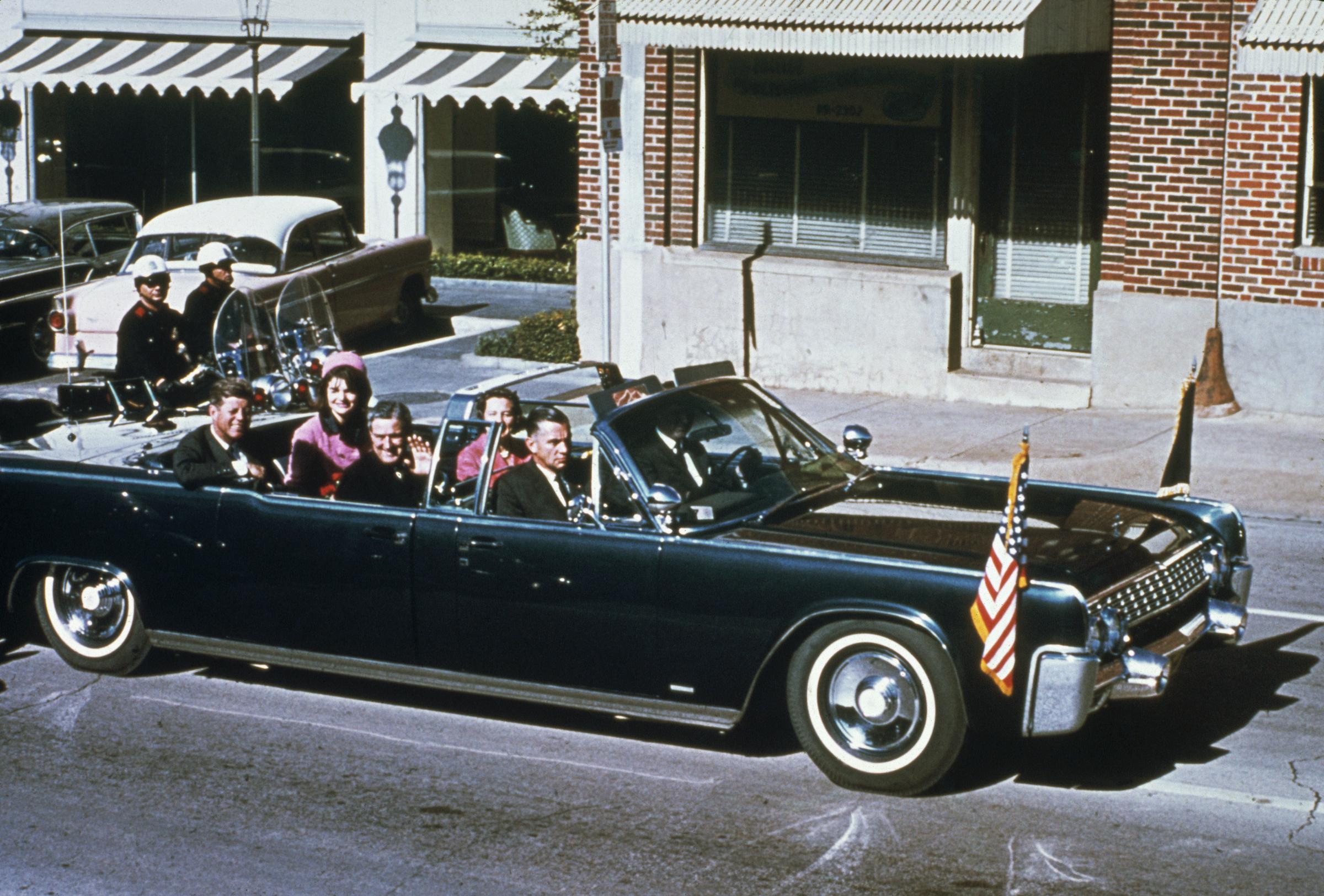 Former U.S. president John F. Kennedy and First Lady Jacqueline Kennedy Onassis with Texas Governor John Connally and his wife Nellie in Dealey Plaza in Dallas, Texas, on November 22, 1963. | Source: Getty Images