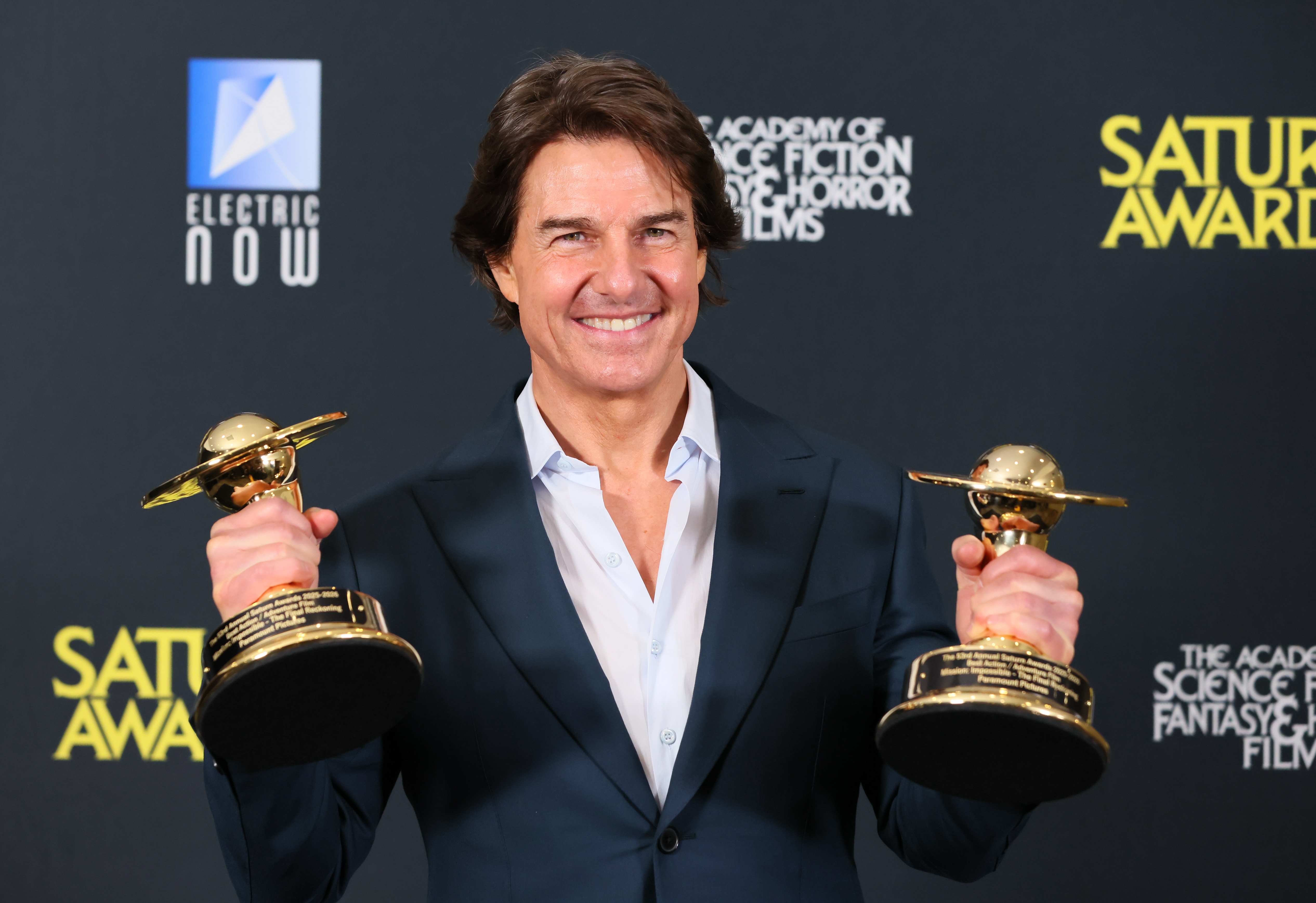 A recent awards appearance highlights how many of Tom's defining features have remained recognizable throughout his long Hollywood career. | Source: Getty Images