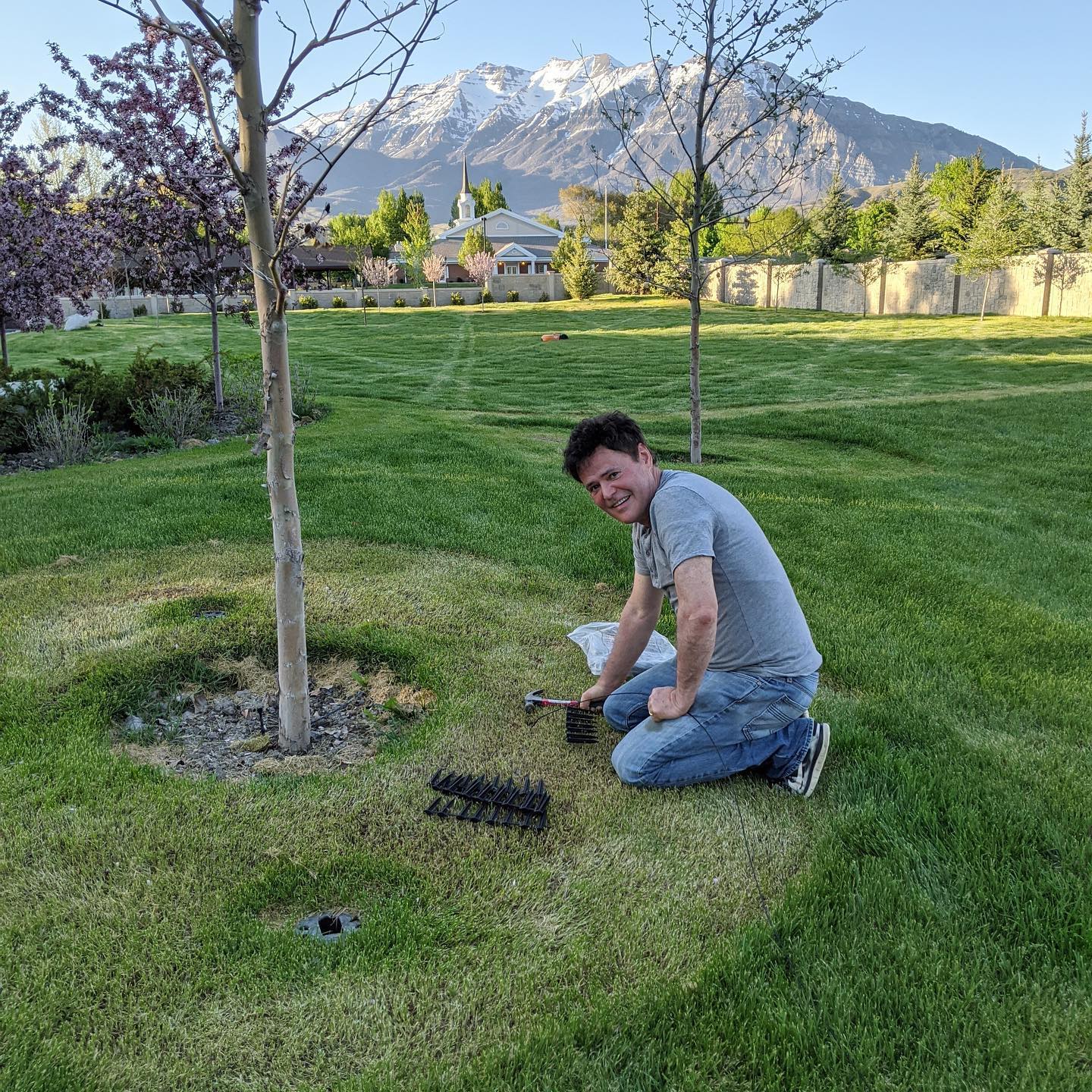 Donny and Debbie have long expressed an appreciation for natural materials and a laid-back approach to home design. The outdoor photographs suggest that greenery and open spaces play an equally prominent role in the family's surroundings. | Source: Instagram/donnyosmond