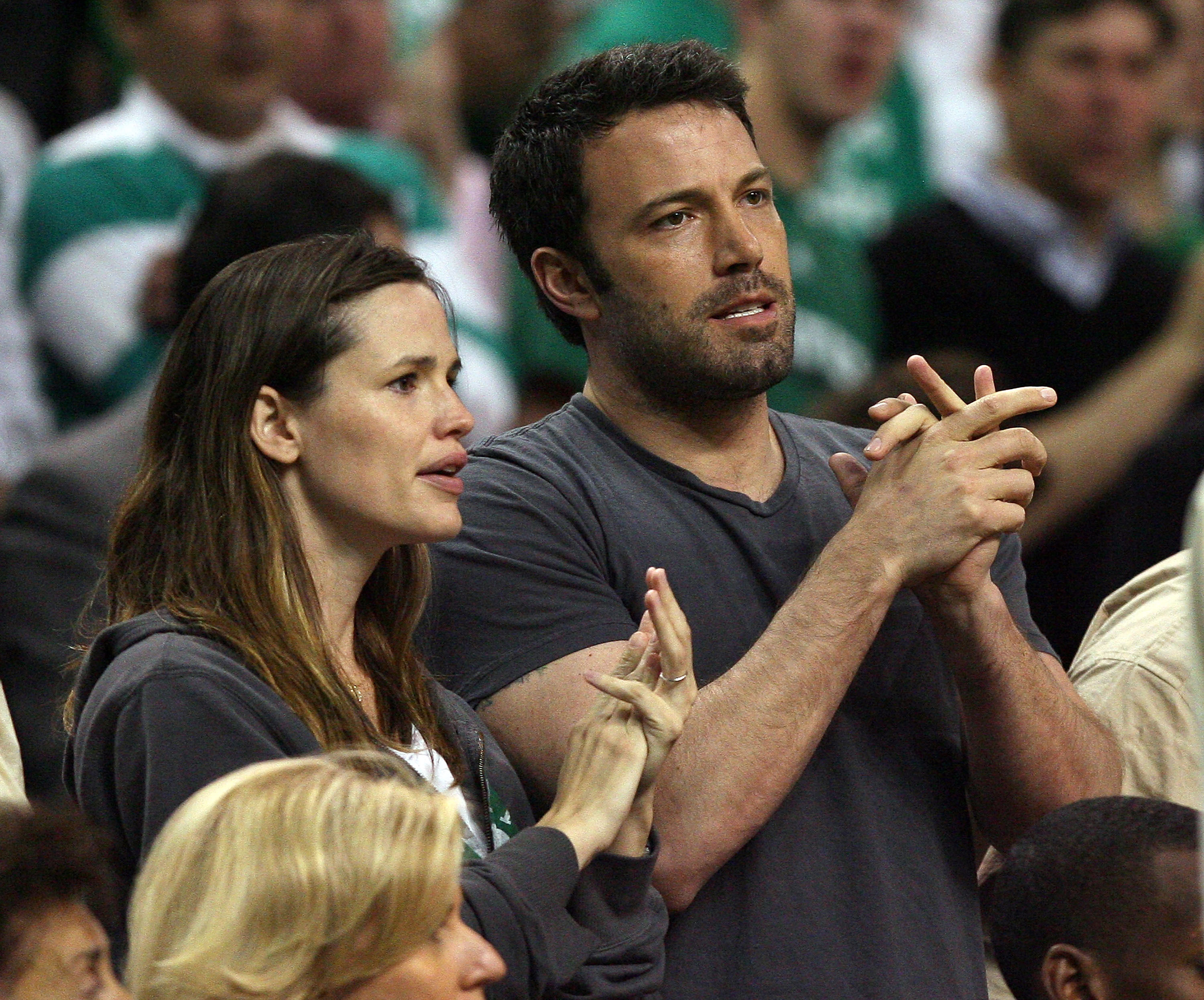 Jennifer Garner and Ben Affleck attend Game 7 between the Boston Celtics and Orlando Magic in Boston on May 17, 2009 | Source: Getty Images