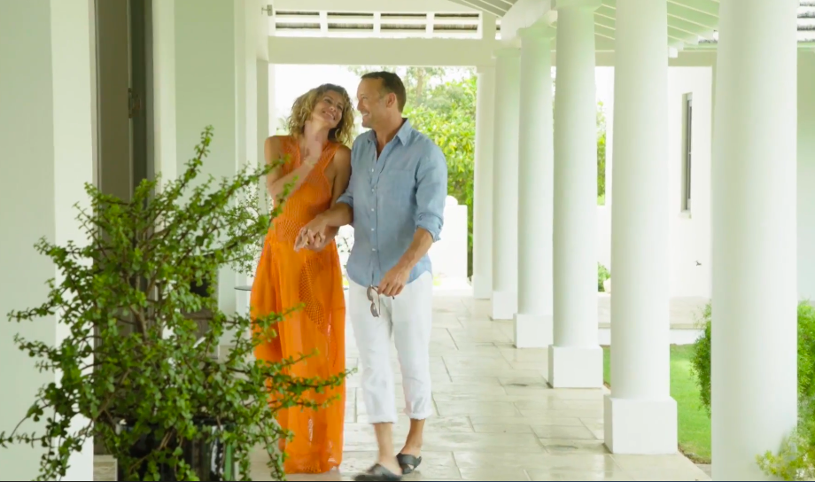 The couple worked with an architectural team already familiar with their Tennessee properties. Their Bahamas residence was designed to create a closer connection between indoor living and the surrounding tropical landscape. | Source: YouTube/Architectural Digest