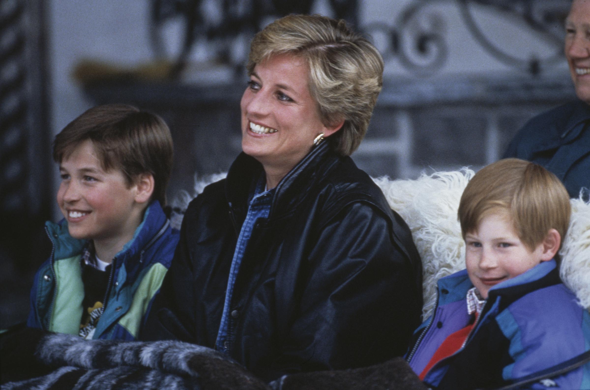 Princess Diana with her sons Prince William and Prince Harry on a skiing holiday in Lech, Austria on March 30, 1993. | Source: Getty Images