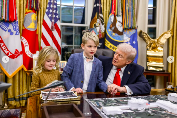 Carolina and Luke Trump with their grandfather, Donald Trump, in the Oval Office of the White House. | Source: Instagram/laraleatrump