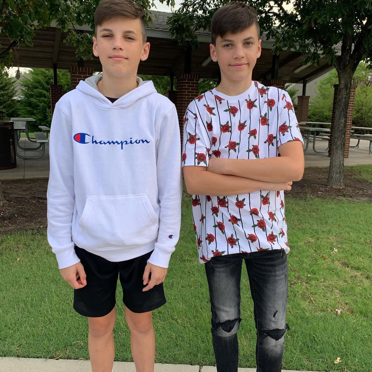 The Metcalf twins seen in a post dated September 2020 | Source: Facebook/meghan.p.metcalf