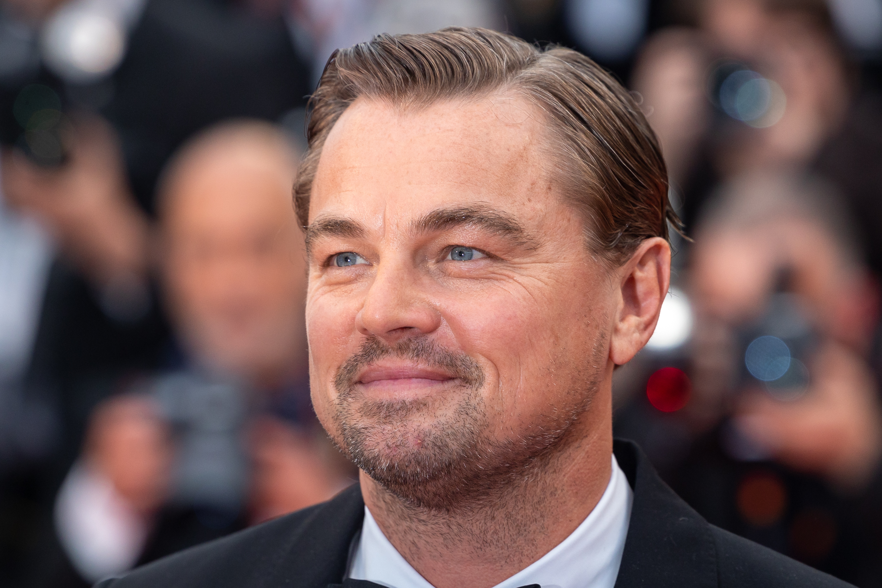 Former children's librarian Tom Johnson remembered young DiCaprio coming to the old storefront library location after school. | Source: Getty Images