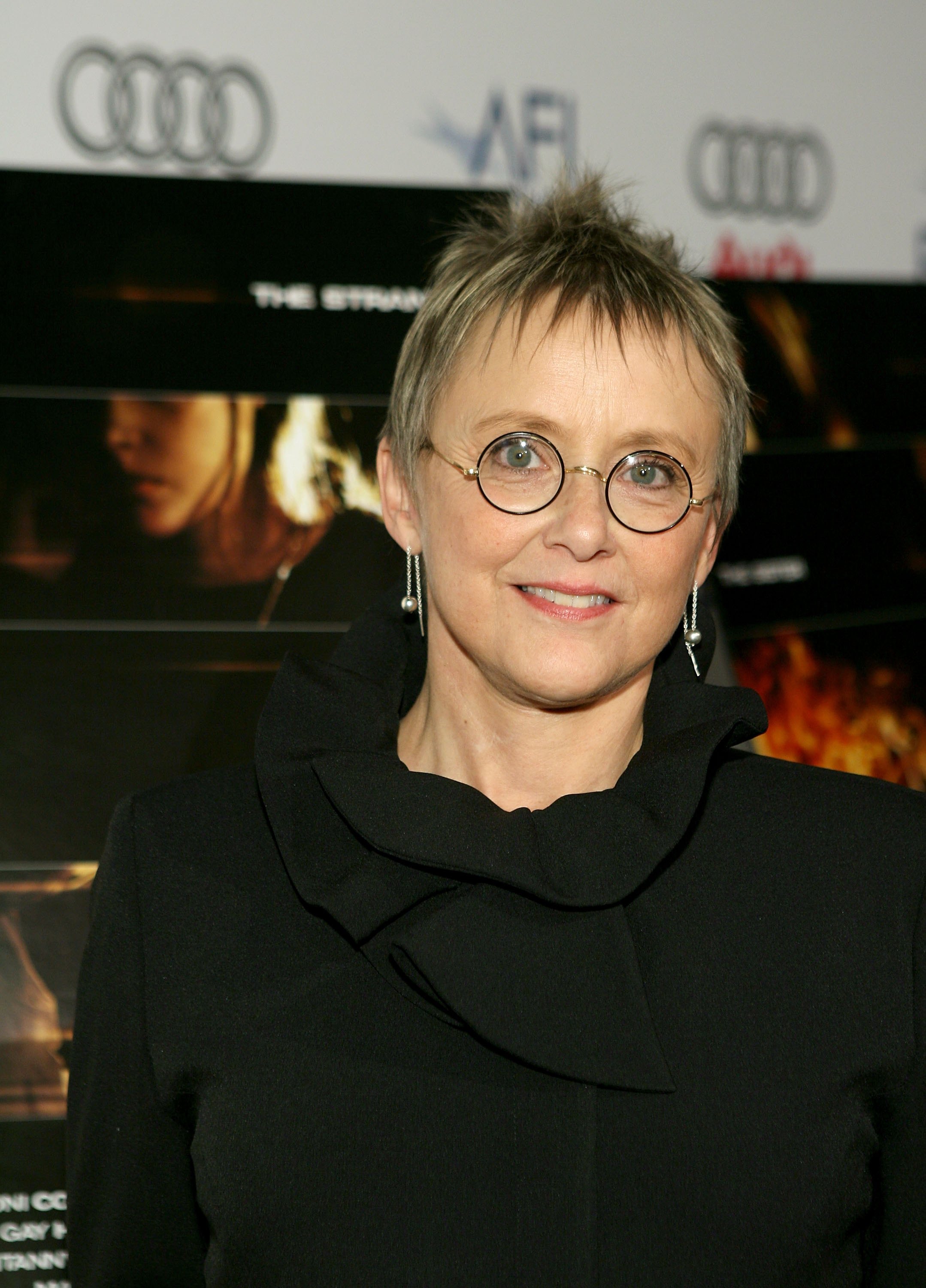 Mary Beth Hurt attends the premiere of "The Dead Girl" at AFI FEST 2006 in Hollywood. Wearing a structured black coat, drop earrings, and round glasses, Hurt looked polished on the red carpet.
