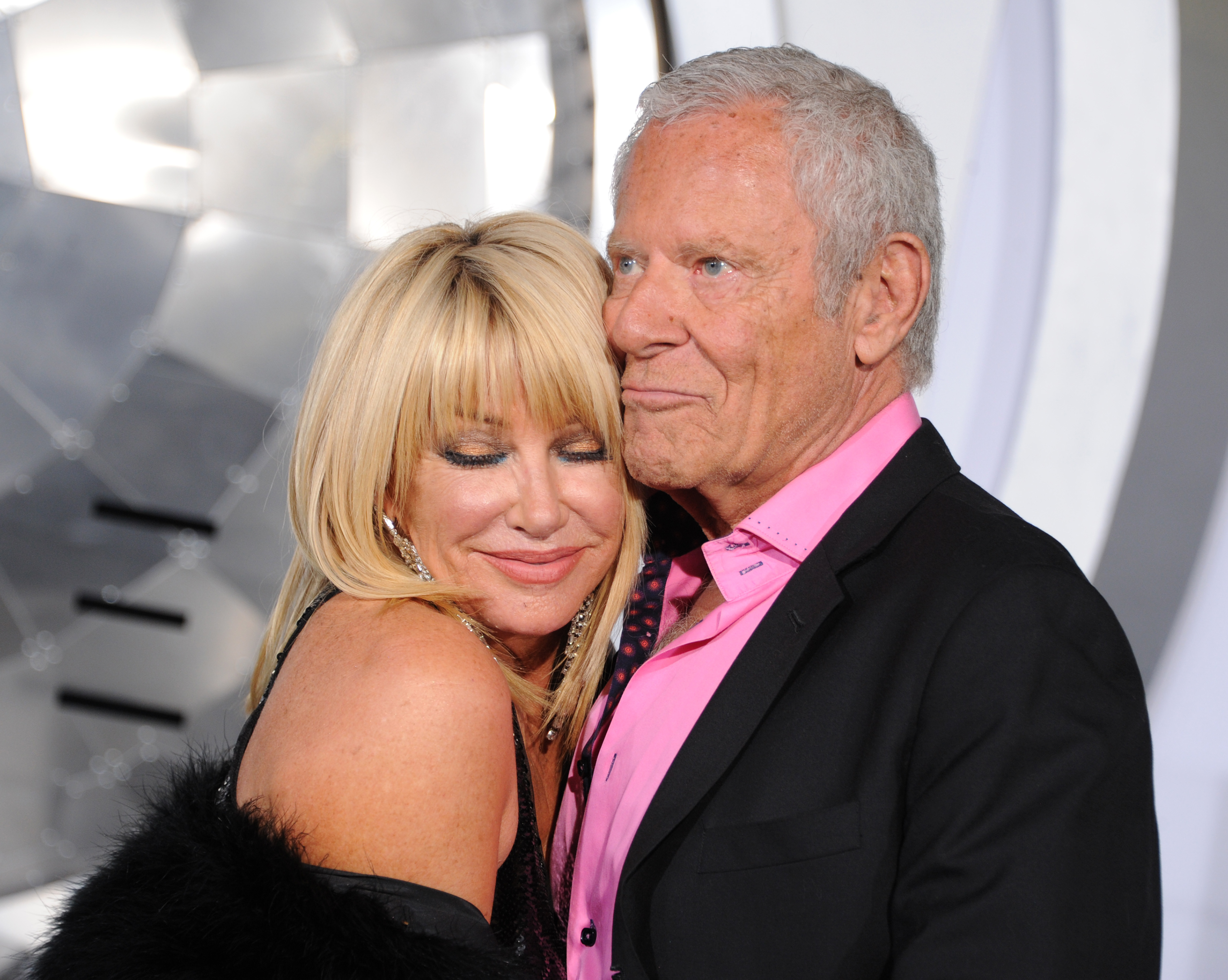 Suzanne Somers and Alan Hamel arrive at the premiere of Columbia Pictures' "Passengers" at Regency Village Theatre in Westwood, California, on December 14, 2016 | Source: Getty Images