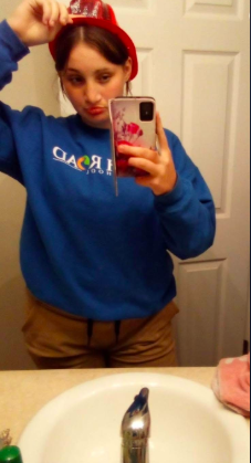 Danika Troy posing in a mirror selfie. | Source: GoFundMe/Lena Ryberg