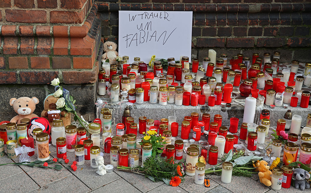 October 15, 2025, Mecklenburg-Vorpommern, Güstrow: grave lights, flowers and cuddly toys stand in front of St. Mary's Church in memory of missing eight-year-old Fabian. | Source: Getty Images