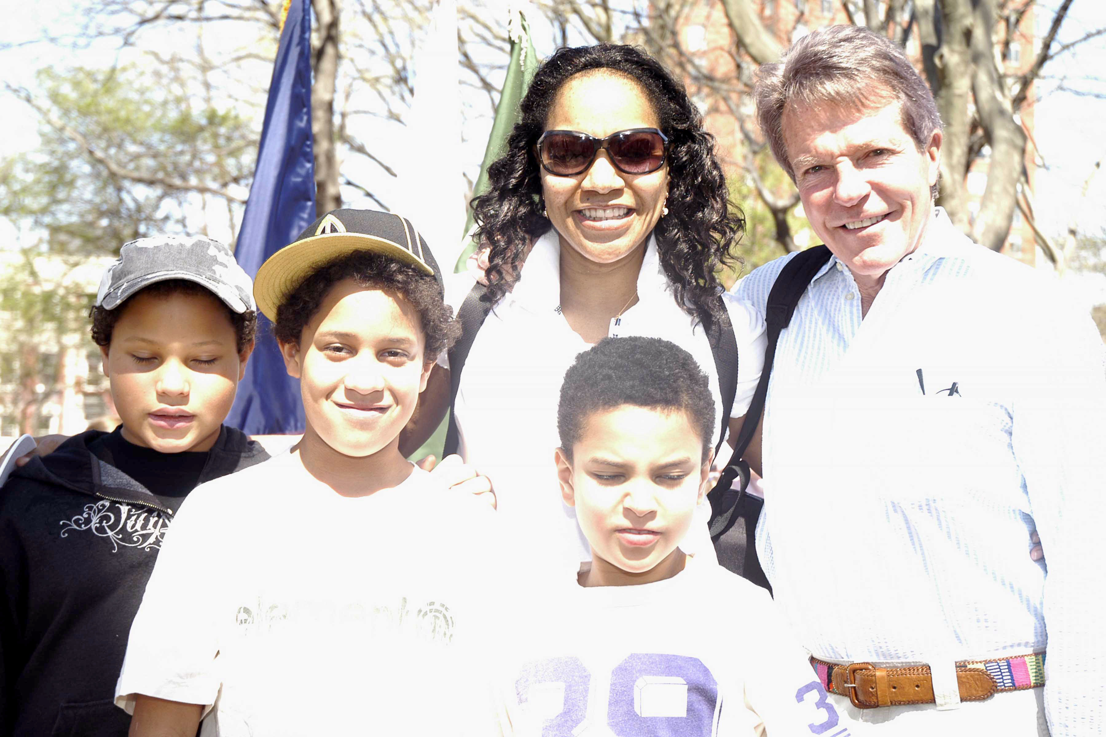 Airyn, Julian, and Elliot De Niro with Grace Hightower and Dan Lufkin at the Central Park Conservancy opening of the Peter Jay Sharp Children's Glade in New York City on April 22, 2007. | Source: Getty Images