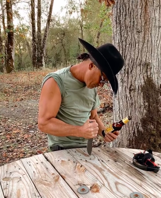 Another moment shows a muscular Matt outdoors in a sleeveless shirt and cowboy hat, working at a wooden table. Again, the contrast is hard to miss. This is less former Hollywood dancer and more rugged outdoorsman. | Source: Instagram/chloelattanzi