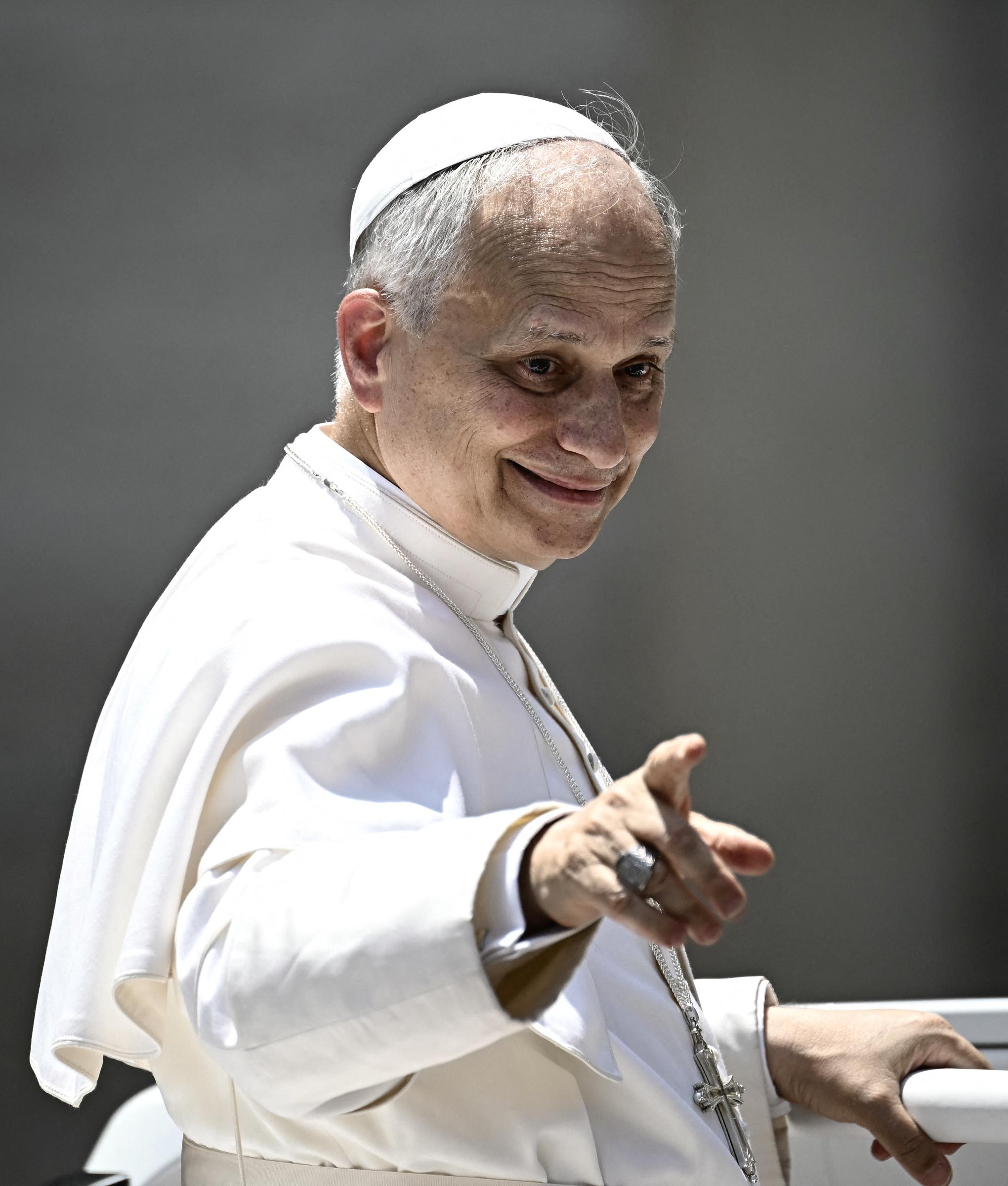 Leo has cancelled all public events until October 20. A Vatican spokesman said Sunday that he will need about a week to recover from the operation. | Source: Getty Images