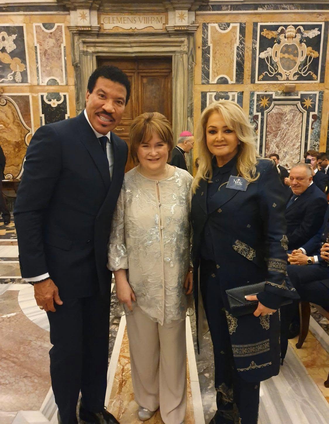 But the affair continued for a while. Here's a photo of Bonnie Tyler with Lionel Richie and Susan Boyle at the Vatican in 2019 for a concert for Pope Francis. | Source: Facebook/Bonnie Tyler