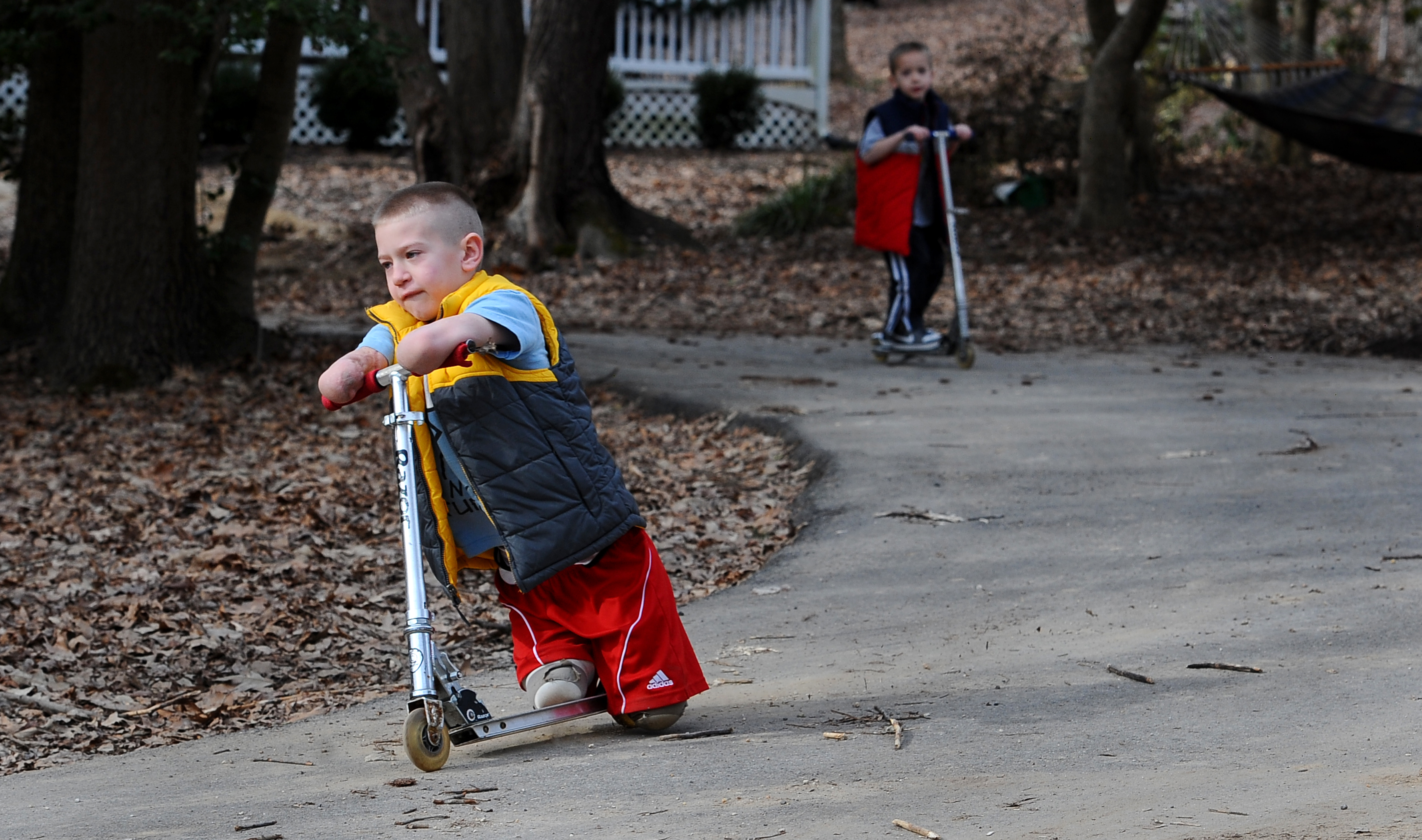 Dayton Webber rides a scooter as a child in Charlotte Hall, Maryland, on January 16, 2010 | Source: Getty Images