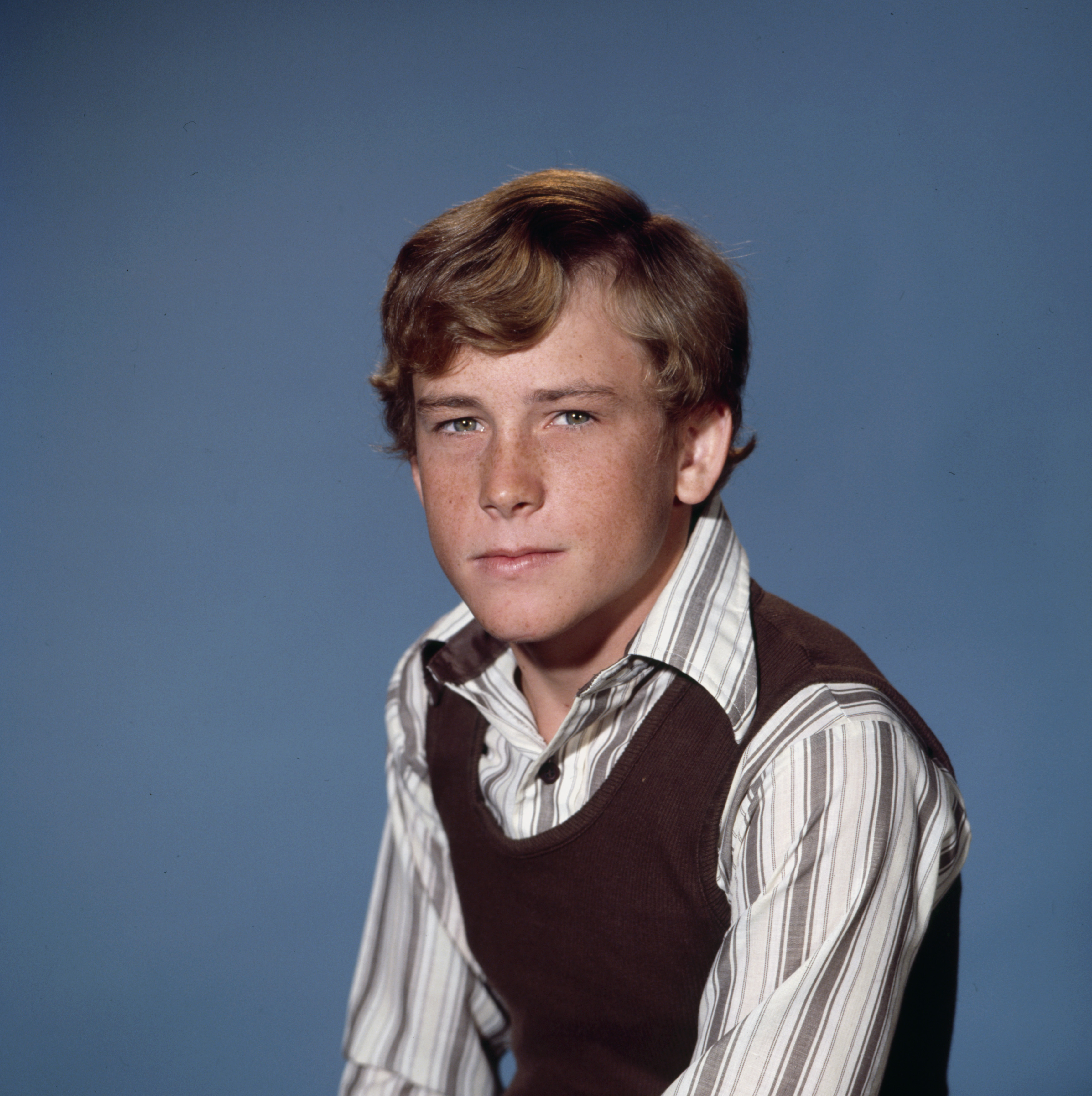 Despite his talent and handsome good looks that included freckles and a strong jaw even as a teen, he went the way of many child actors who struggled. In this photo, Willie Aames posed for a promotional photo for the ABC TV series "Swiss Family Robinson" in 1975. | Source: Getty Images