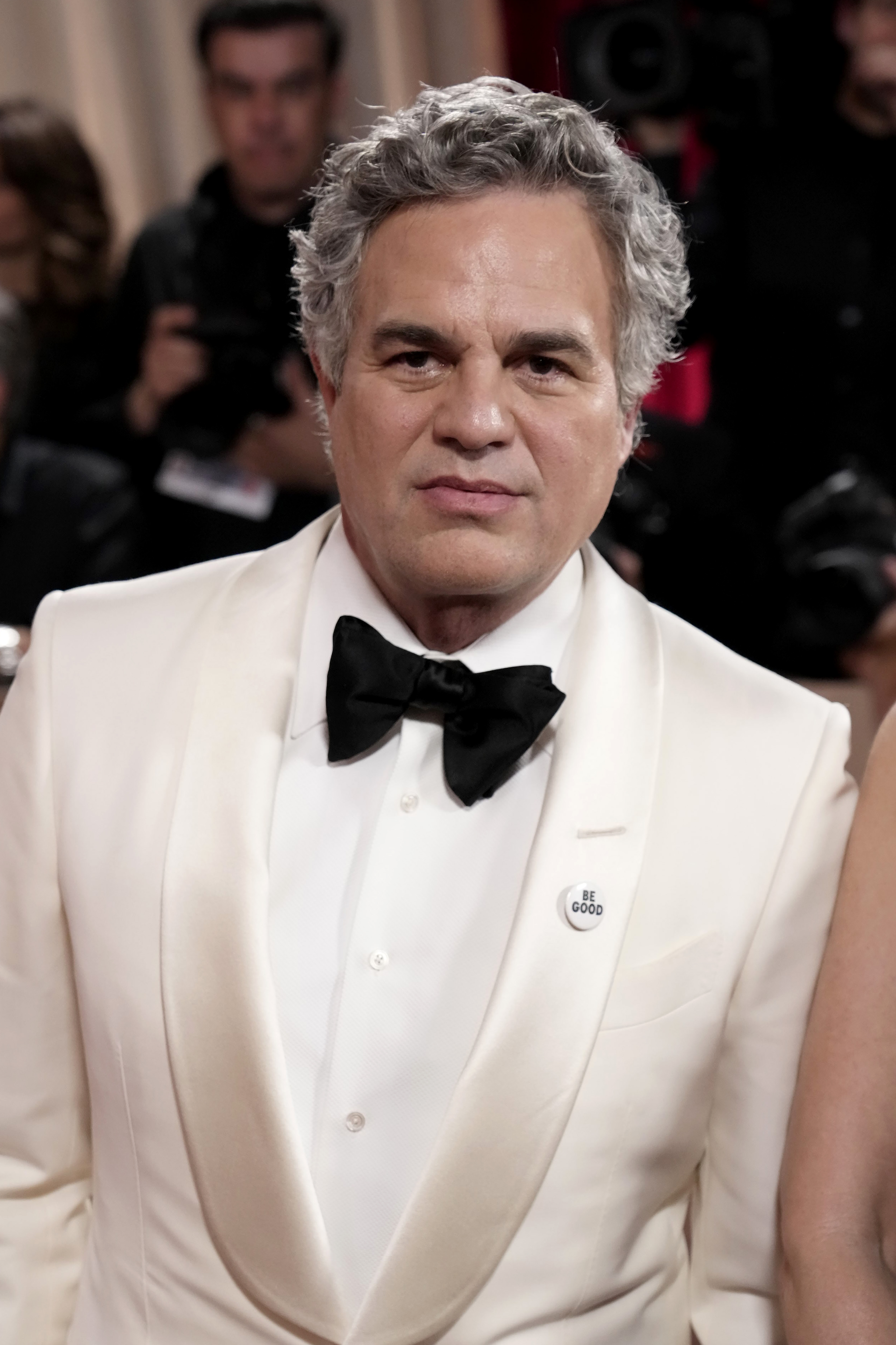 Mark Ruffalo honoring Renee Nicole Good by wearing his "Be Good" pin during the Golden Globes. | Source: Getty Images