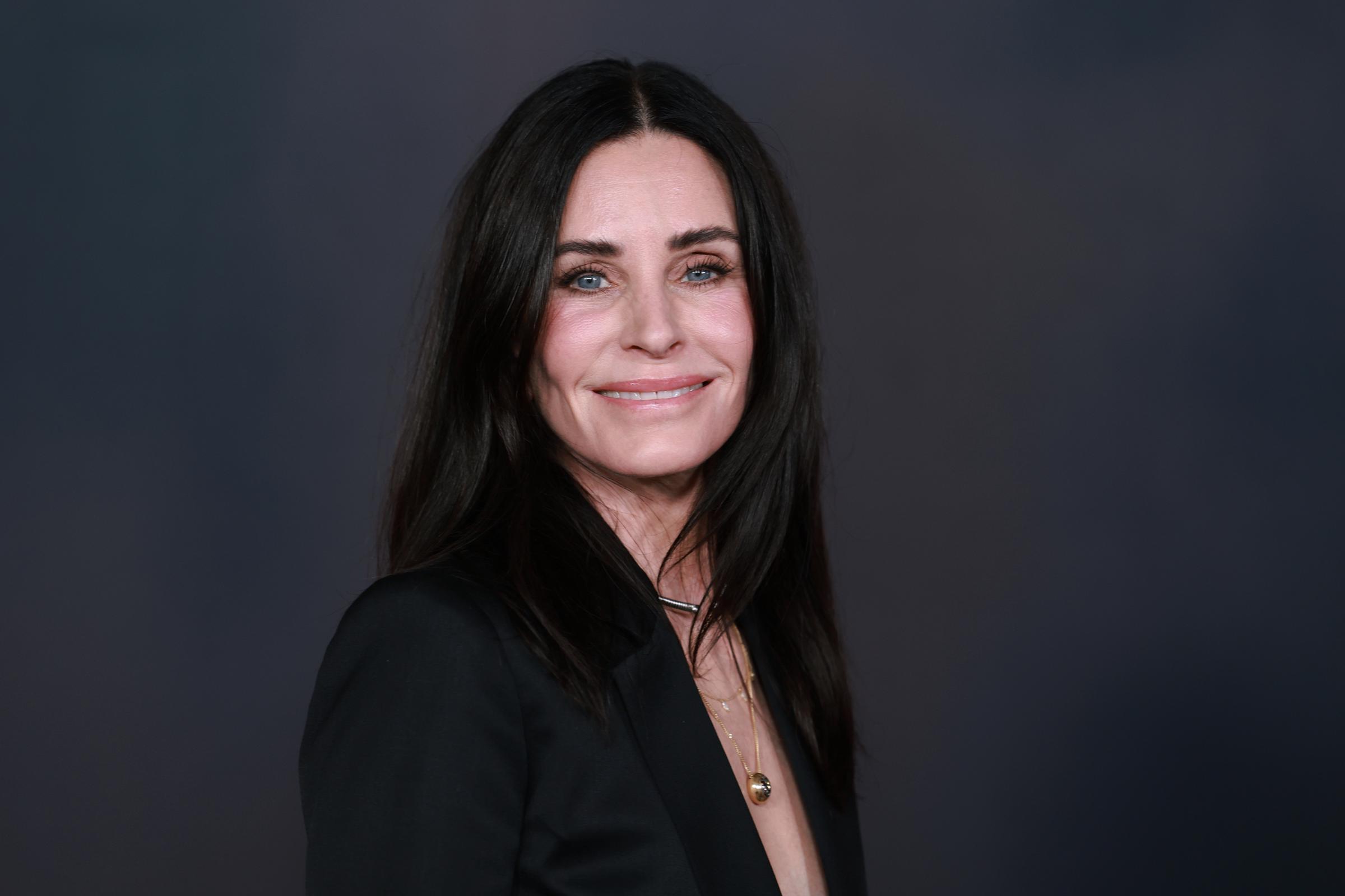 This 2026 image comes years after Cox revealed that she had all her fillers dissolved. She has since spoken about embracing aging and accepting her natural appearance.