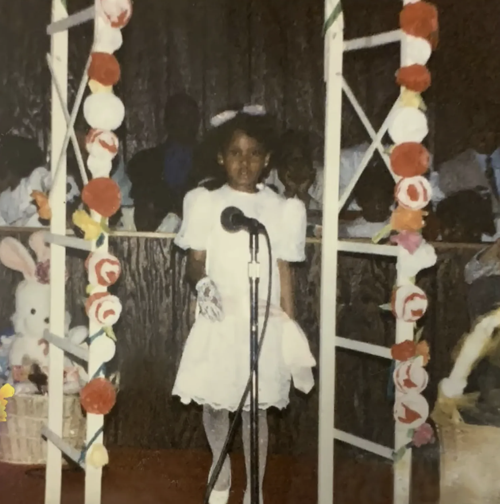 The actress performs on stage as a child | Source: Youtube/JenniferHudsonShow