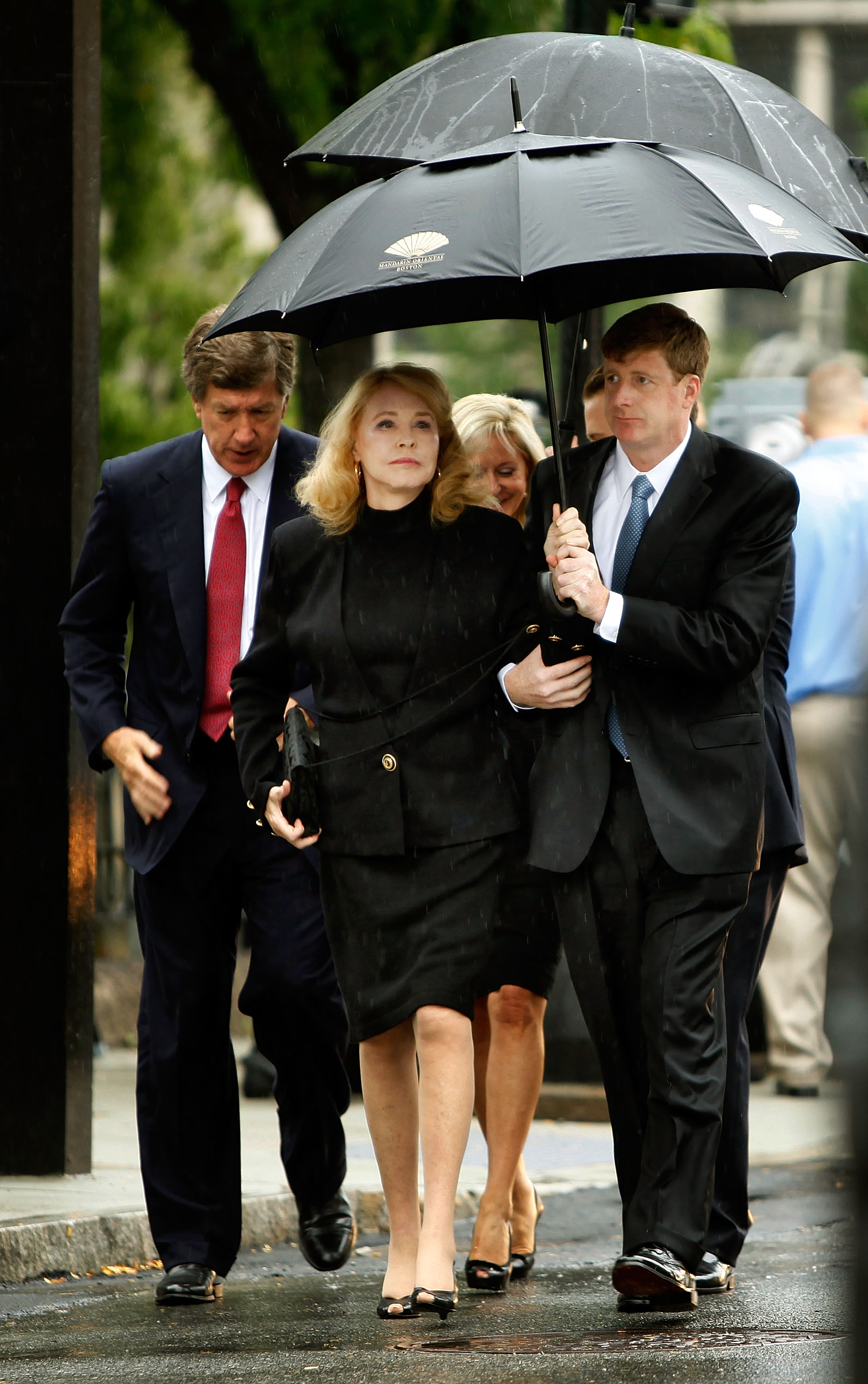 Patrick Kennedy escorting his mom, Joan Kennedy, to Ted Kennedy's funeral in Boston, Massachusetts on August 29, 2009. | Source: Getty Images