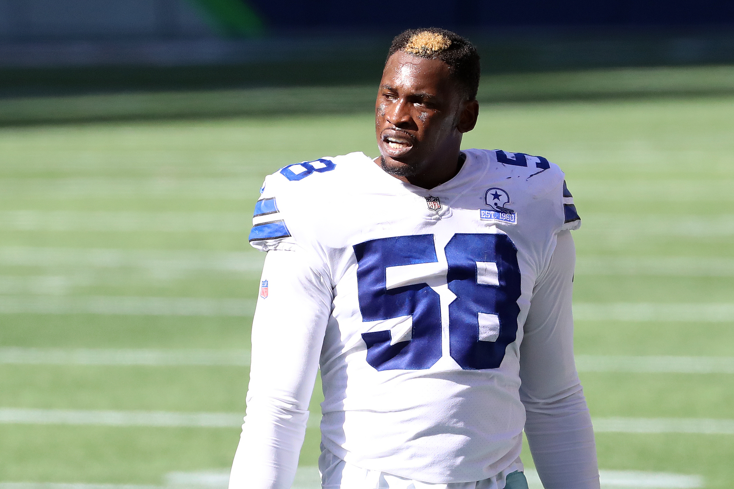 Aldon Smith looks on in the second quarter against the Seattle Seahawks on September 27, 2020 | Source: Getty Images