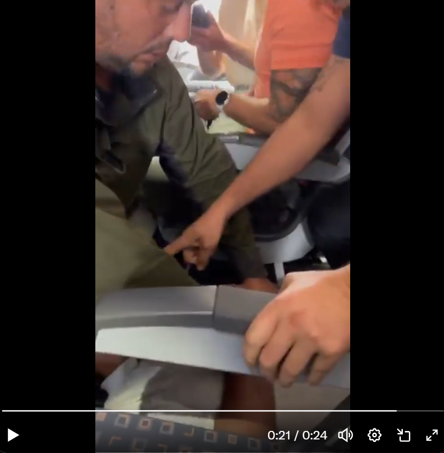 Passengers hold down disruptive man during EasyJet flight from Luton to Glasgow on July 27, 2025. | Source: x.com/nyssa7