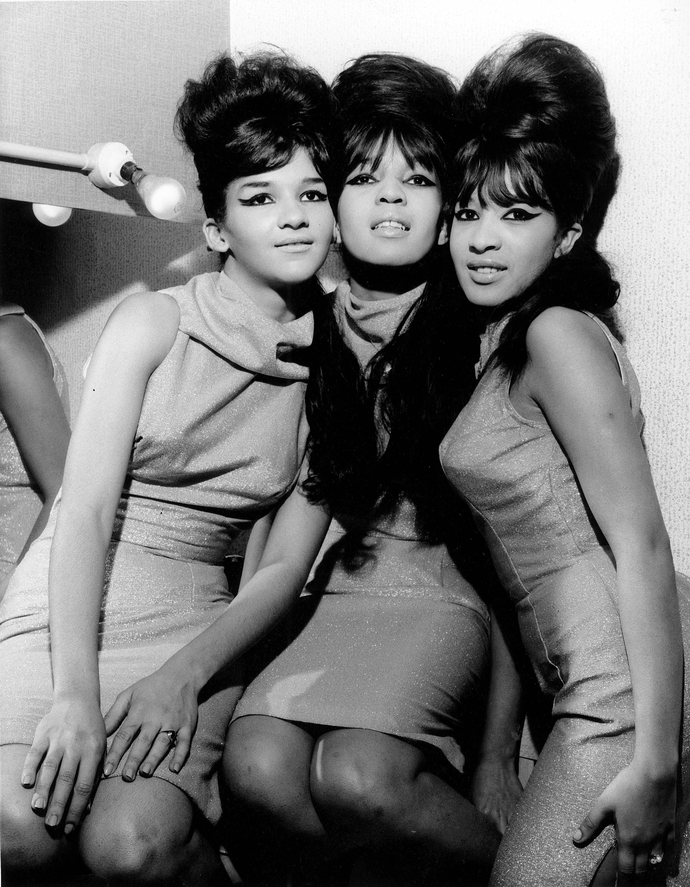 The "Ronettes" pose for a portrait in 1964 | Source: Getty Images