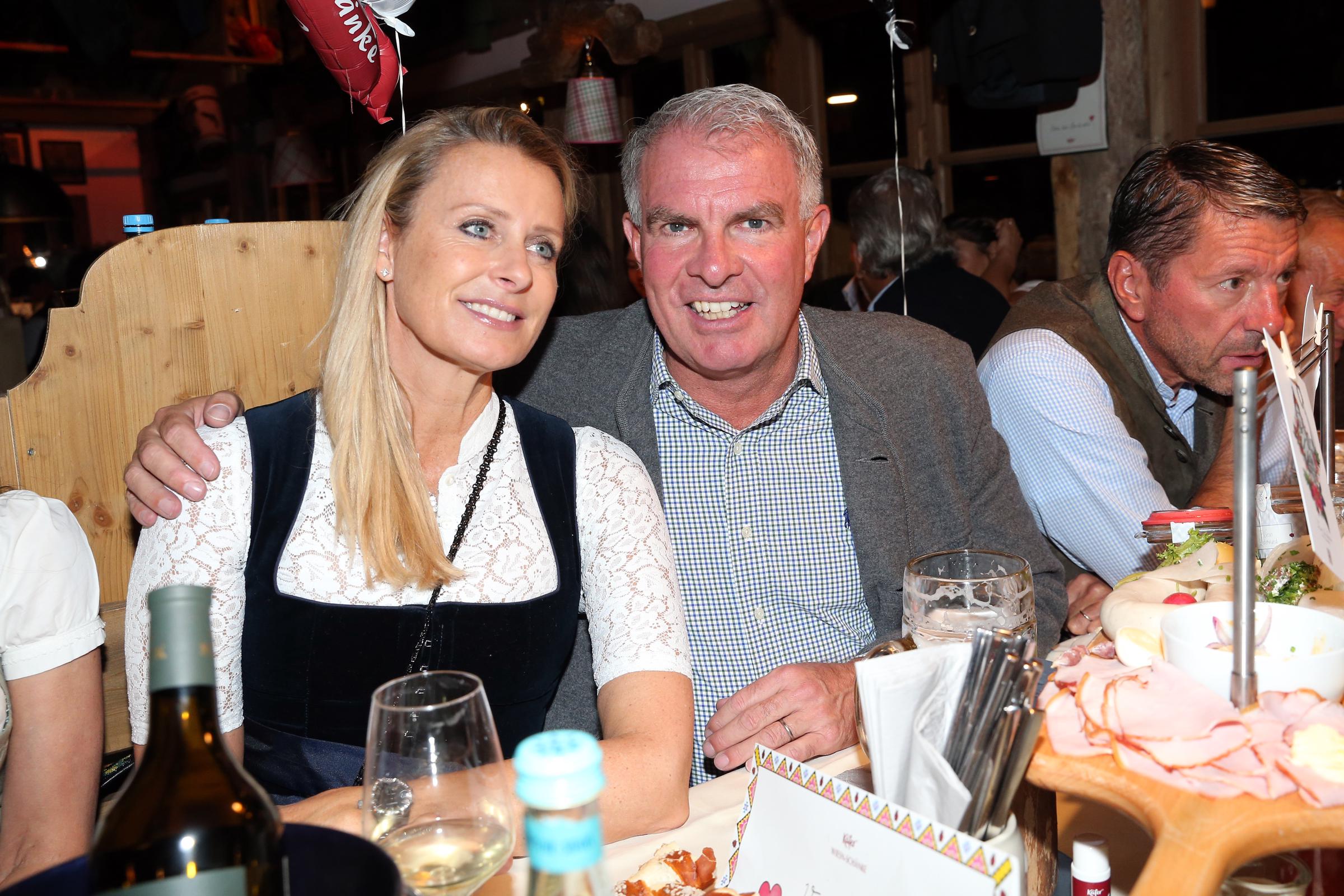 Carsten and Vivian Spohr during the opening day of the 187th Oktoberfest at Käferschänke Theresienwiese on September 17, 2022, in Munich, Germany | Source: Getty Images