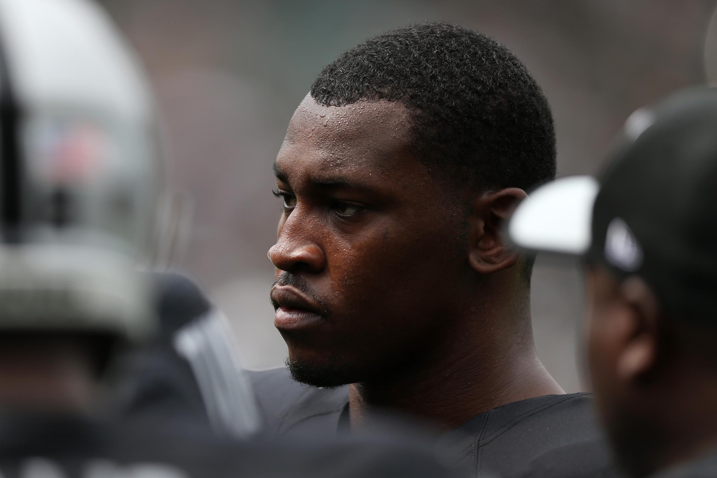 Aldon Smith #99 of the Oakland Raiders warms up prior to playing the Cincinnati Bengals in their NFL season opener game on September 13, 2015 | Source: Getty Images