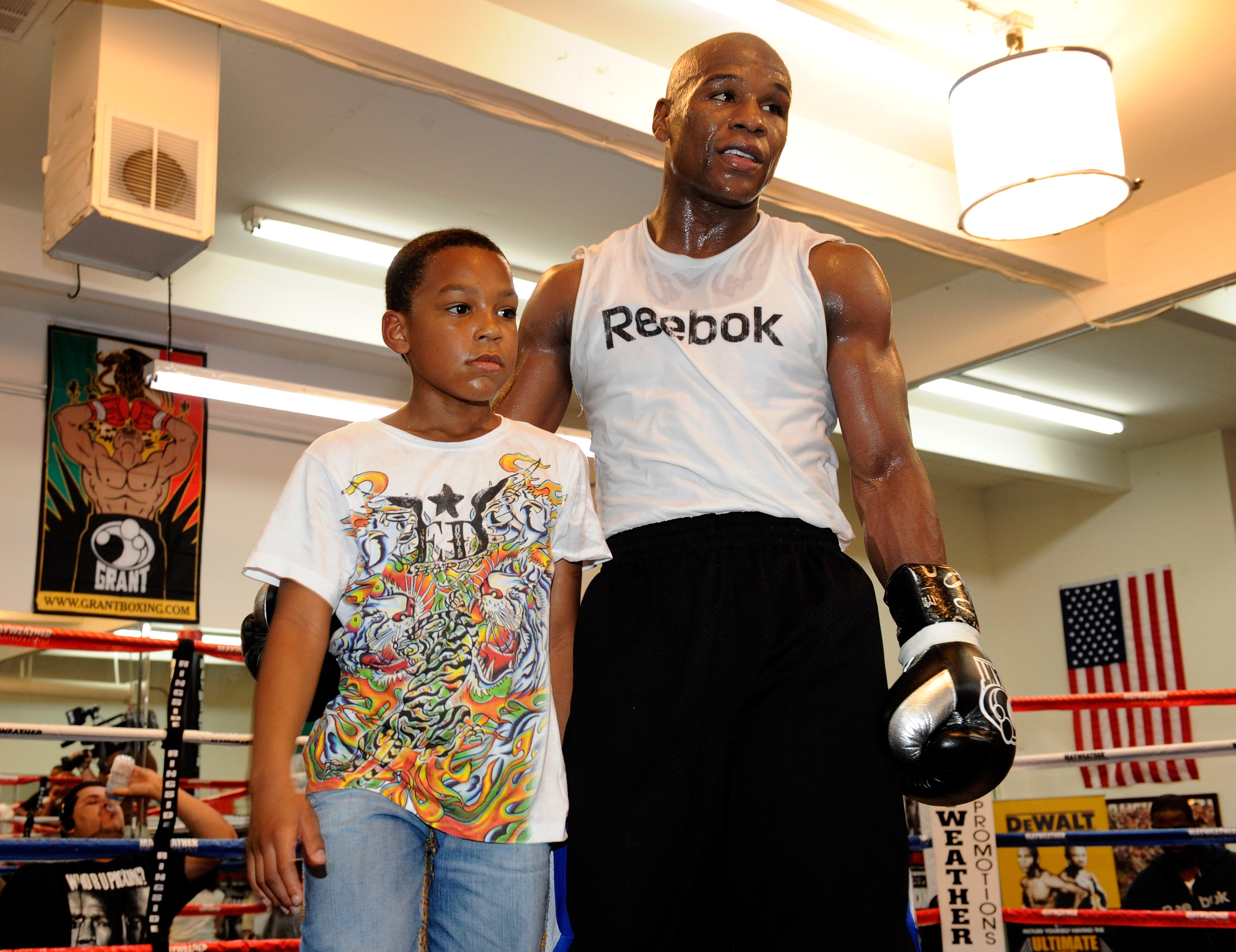 Floyd Mayweather Jr. with his son Zion Mayweather during a workout on April 14, 2010 in Las Vegas, Nevada | Source: Getty Images