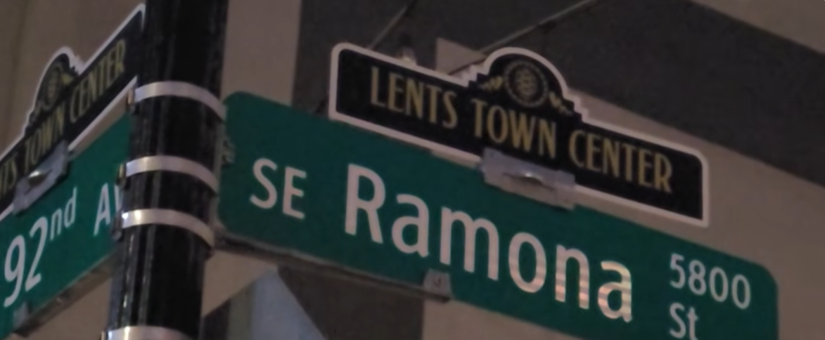 A sign showing the intersection near Southeast Ramona Street. | Source: YouTube/KOIN6