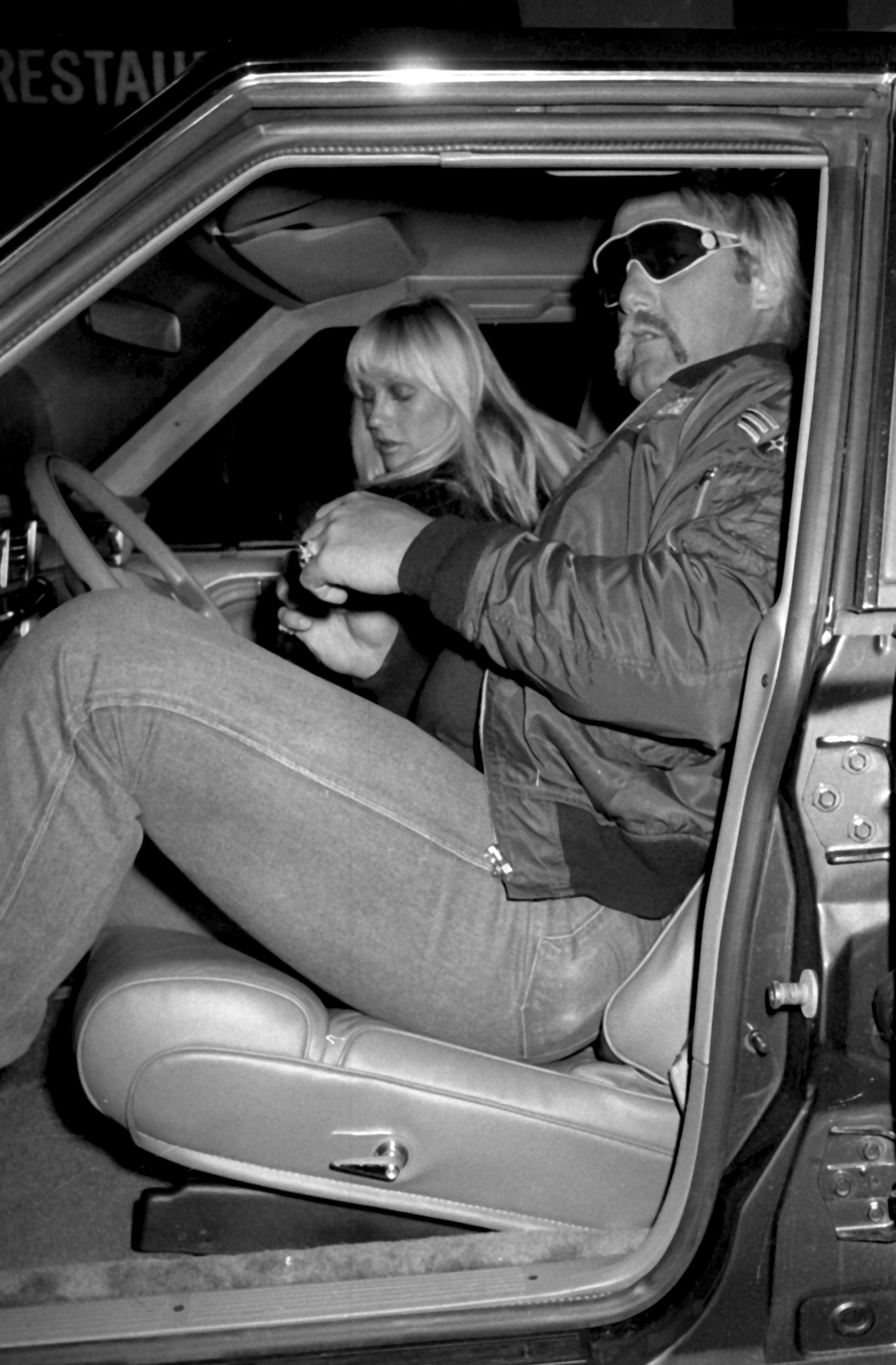 Linda and Hulk Hogan photographed in his car at the Palm Restaurant in Beverly Hills, California on February 6, 1986. | Source: Getty Images