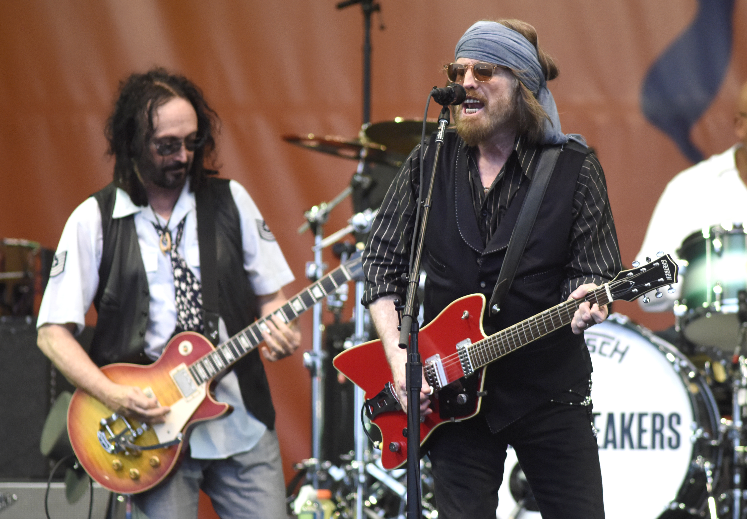 Mike Campbell and Tom Petty perform during the New Orleans Jazz & Heritage Festival at Fair Grounds Race Course on April 30, 2017 in New Orleans, Louisiana. | Source: Getty Images